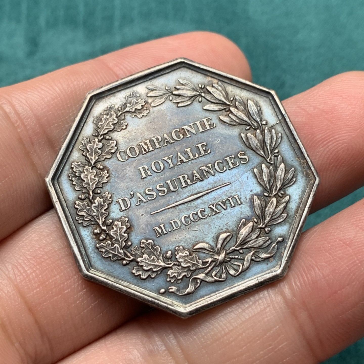 《竞宝斋》第167场-周日，周一，周四 3场 (全场包邮) 法国1832-1841 八角银质代币 jeton，火灾保险，黑古漆包浆黝黑透的美，直径36mm 重19.79g,边铭油灯早期