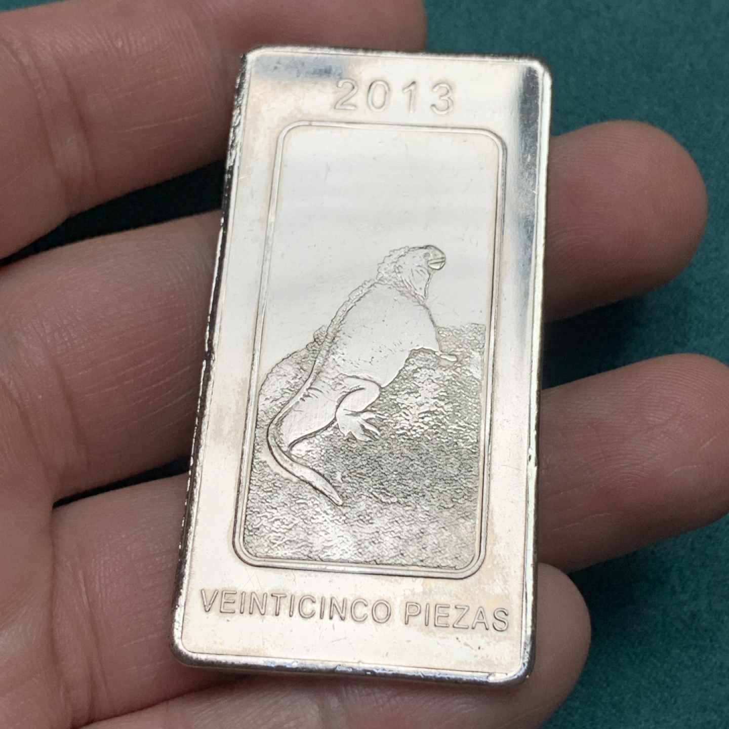 《竞宝斋》第167场-周日，周一，周四 3场 (全场包邮) 2013年加拉帕戈斯群岛海鬣蜥25科巴多长方形币，尺寸60*30*2