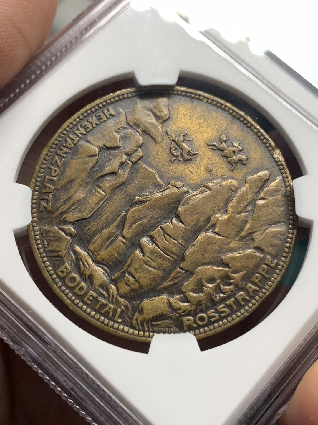 《竞宝斋》第167场-周日，周一，周四 3场 (全场包邮) NGC-AUD 德国紧急状态时期塔勒哈茨山涧 1923年 6马克(无星版)  大铜币 德紧币中的稀少品种在芬克目录中也是很难得的品类