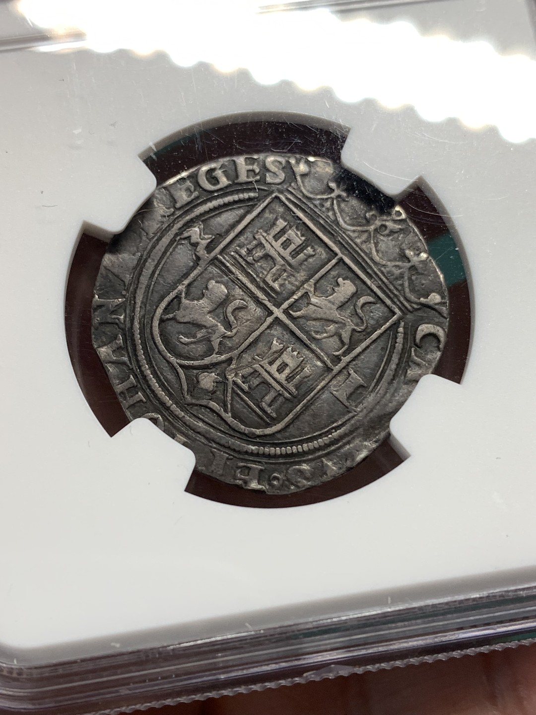 《竞宝斋》第167场-周日，周一，周四 3场 (全场包邮) NGC-XF40 西属墨西哥双柱1548-1556年2里亚尔银币 西属殖民地最早的双柱之一 卡洛斯一世和胡安娜女王 打制居中图案清晰铭文完整包浆深沉出分不易