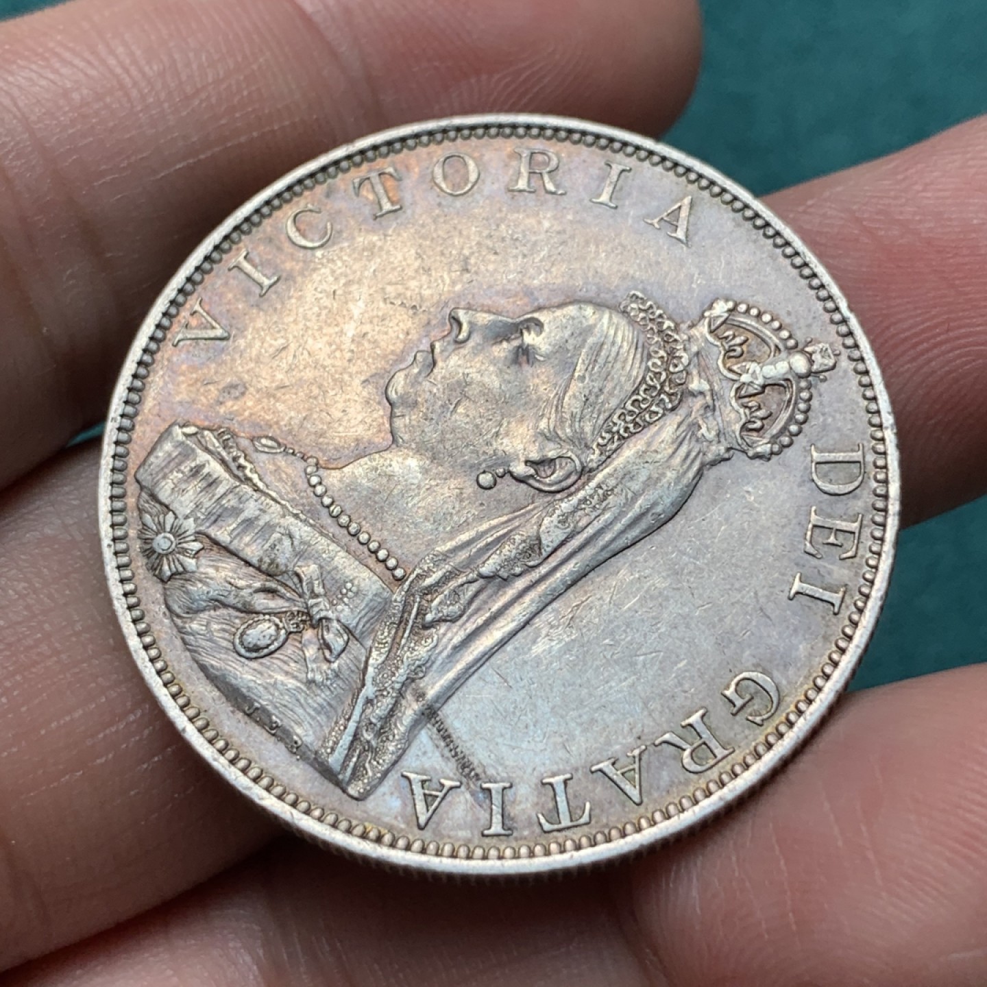 《竞宝斋》第167场-周日，周一，周四 3场 (全场包邮) 英国1887年 维多利亚 高冠 双福林（4先令）银币