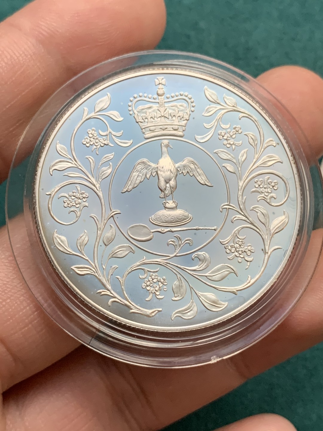 《竞宝斋》第167场-周日，周一，周四 3场 (全场包邮) 英国 1977 伊丽莎白二世 登基纪念 精制克朗 大银币 状态佳 盒套证齐全