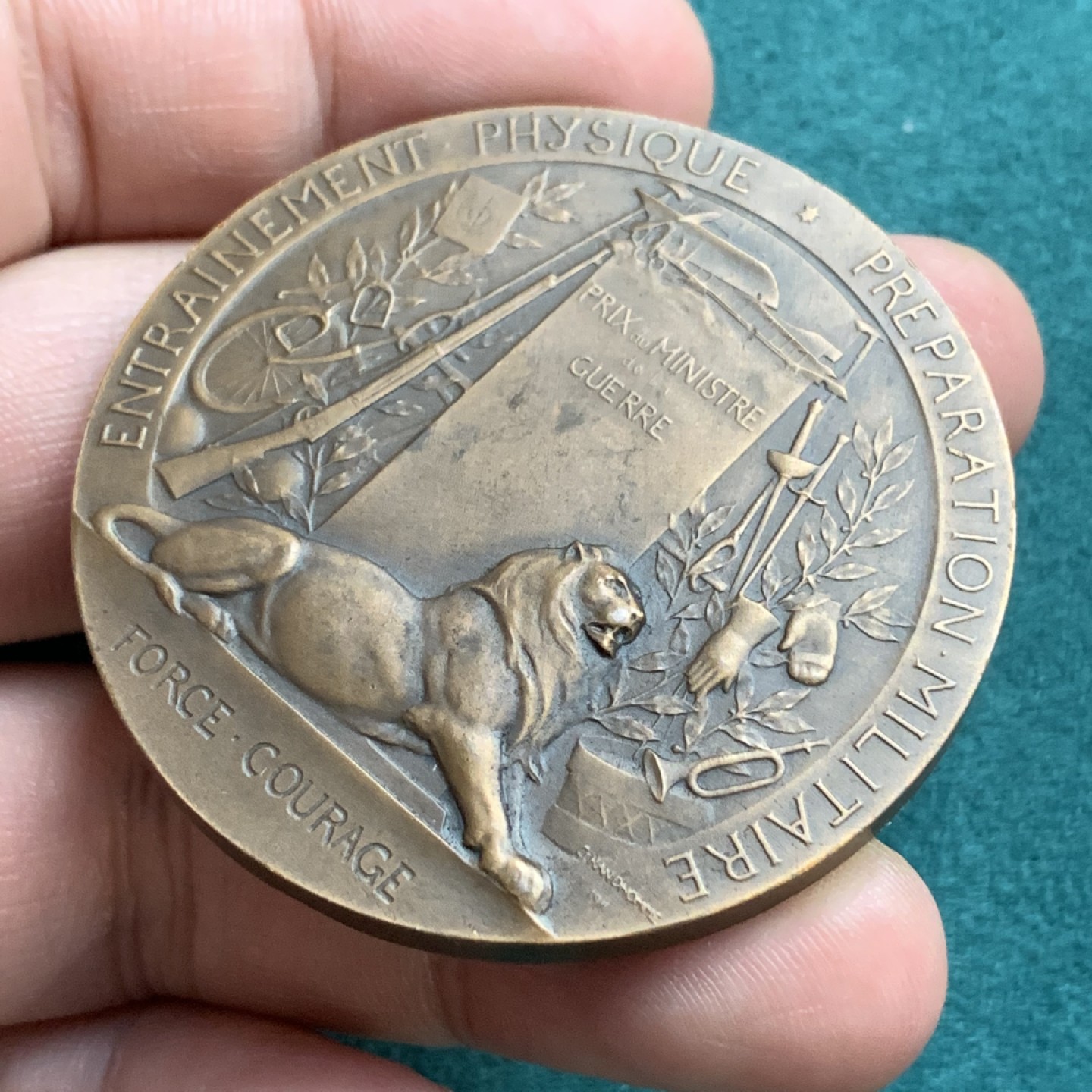 《竞宝斋》第167场-周日，周一，周四 3场 (全场包邮) 法国19世纪 战争准备勇气与力量大铜章，带原盒盒子有暇，底板细节好，边铭丰饶角BR，直径50mm，重65.99g