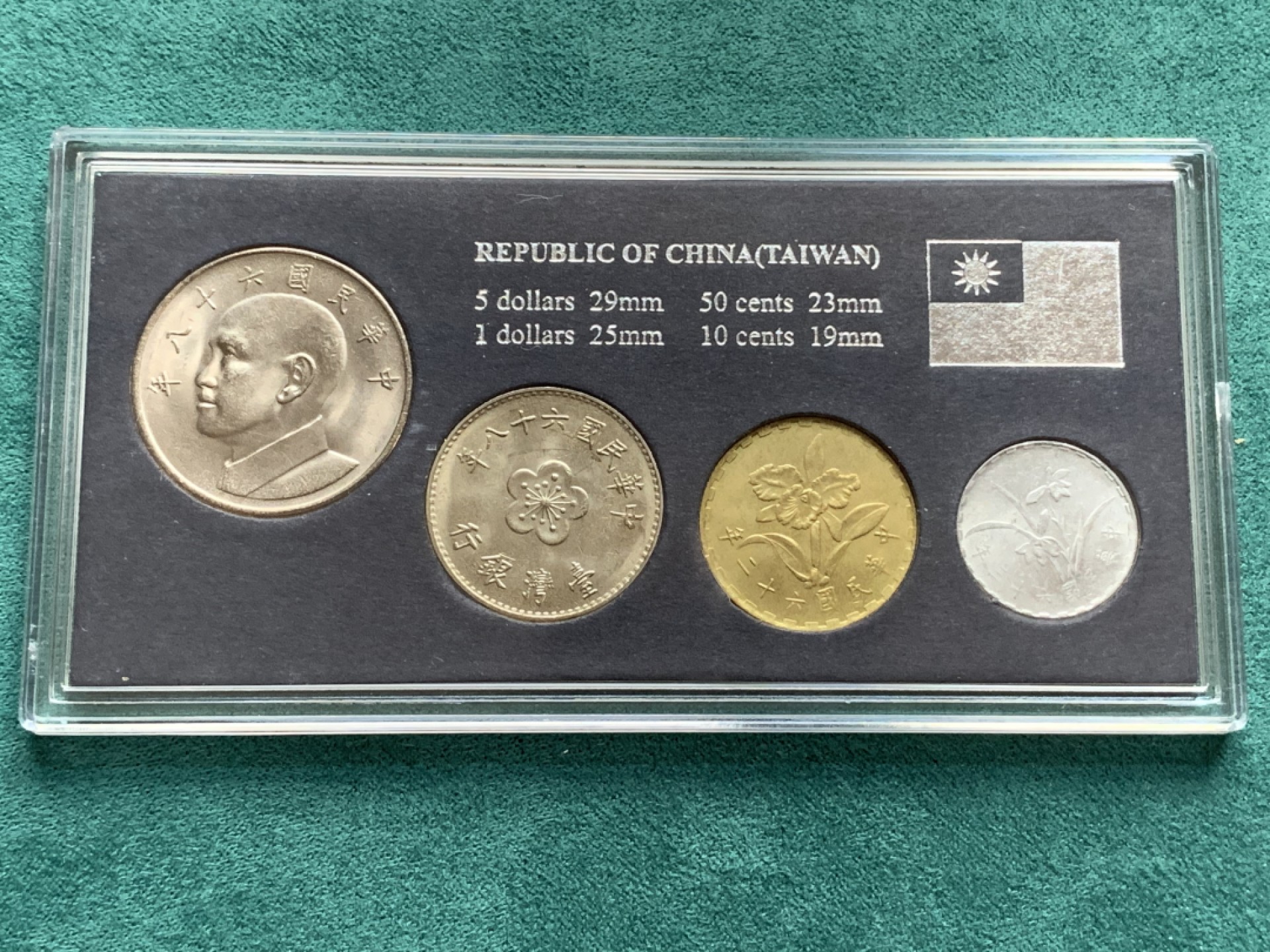 《竞宝斋》第167场-周日，周一，周四 3场 (全场包邮) 中国 台湾 大五元原包装4枚套币