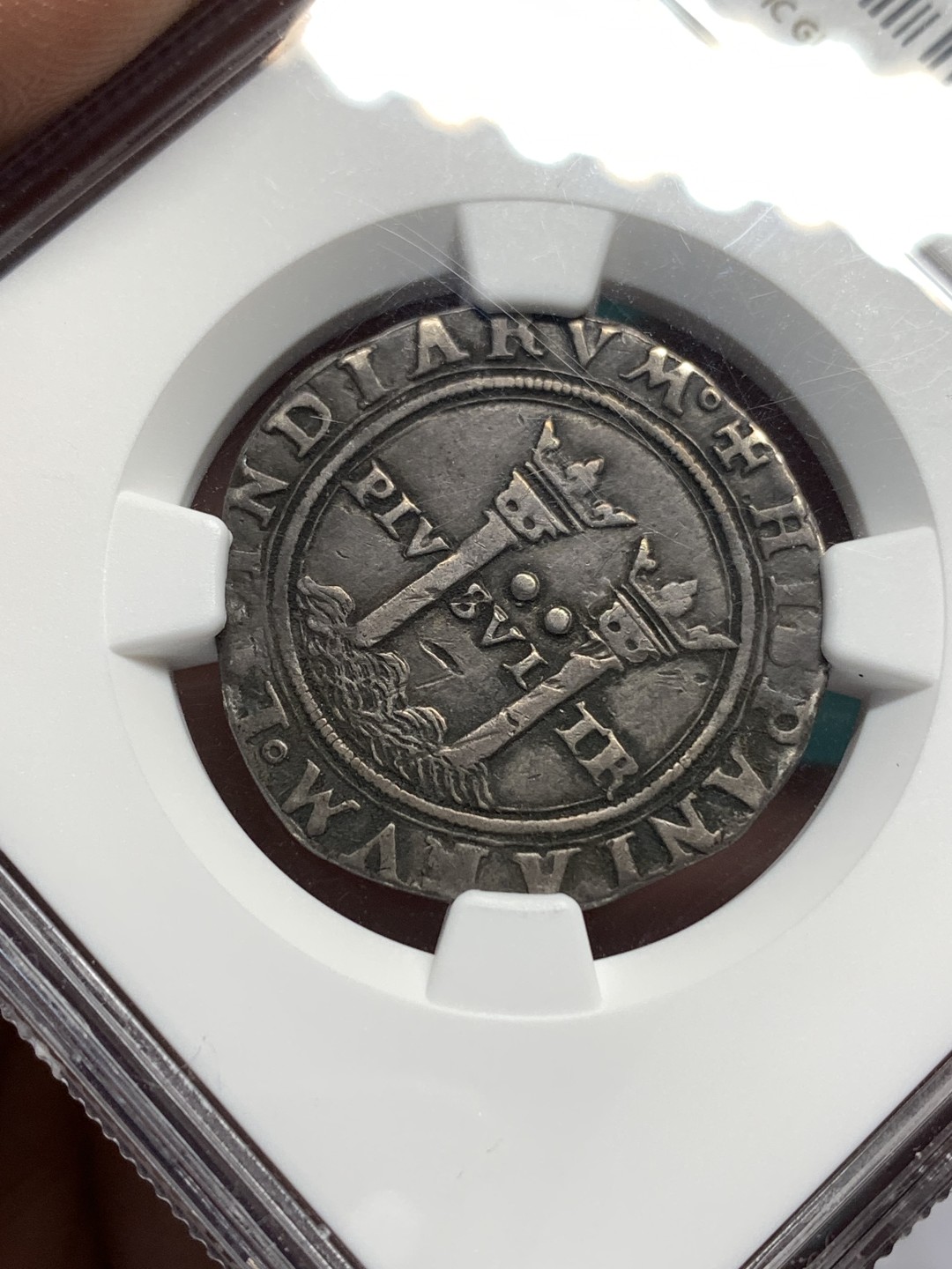 《竞宝斋》第167场-周日，周一，周四 3场 (全场包邮) NGC-XF40 西属墨西哥双柱1548-1556年2里亚尔银币 西属殖民地最早的双柱之一 卡洛斯一世和胡安娜女王 打制居中图案清晰铭文完整包浆深沉出分不易