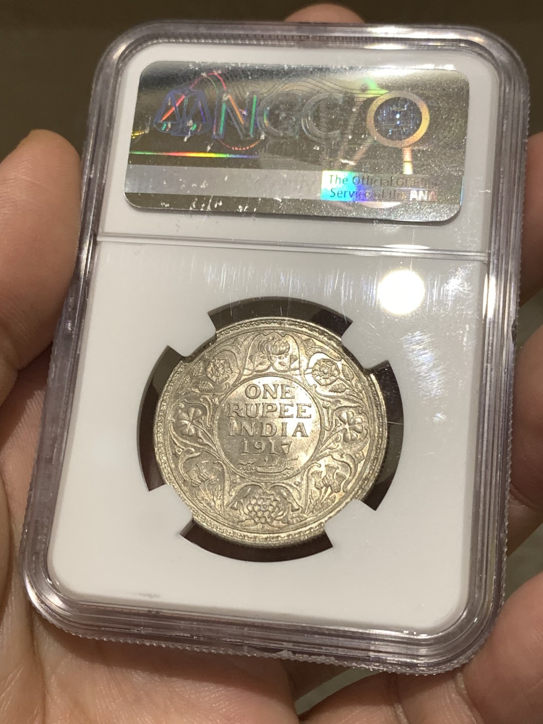 《竞宝斋》第167场-周日，周一，周四 3场 (全场包邮) NGC-MS64分，1917B版英属印度乔五1卢比银币，原光轻包浆，外拍大涨品种，更高分只有6枚