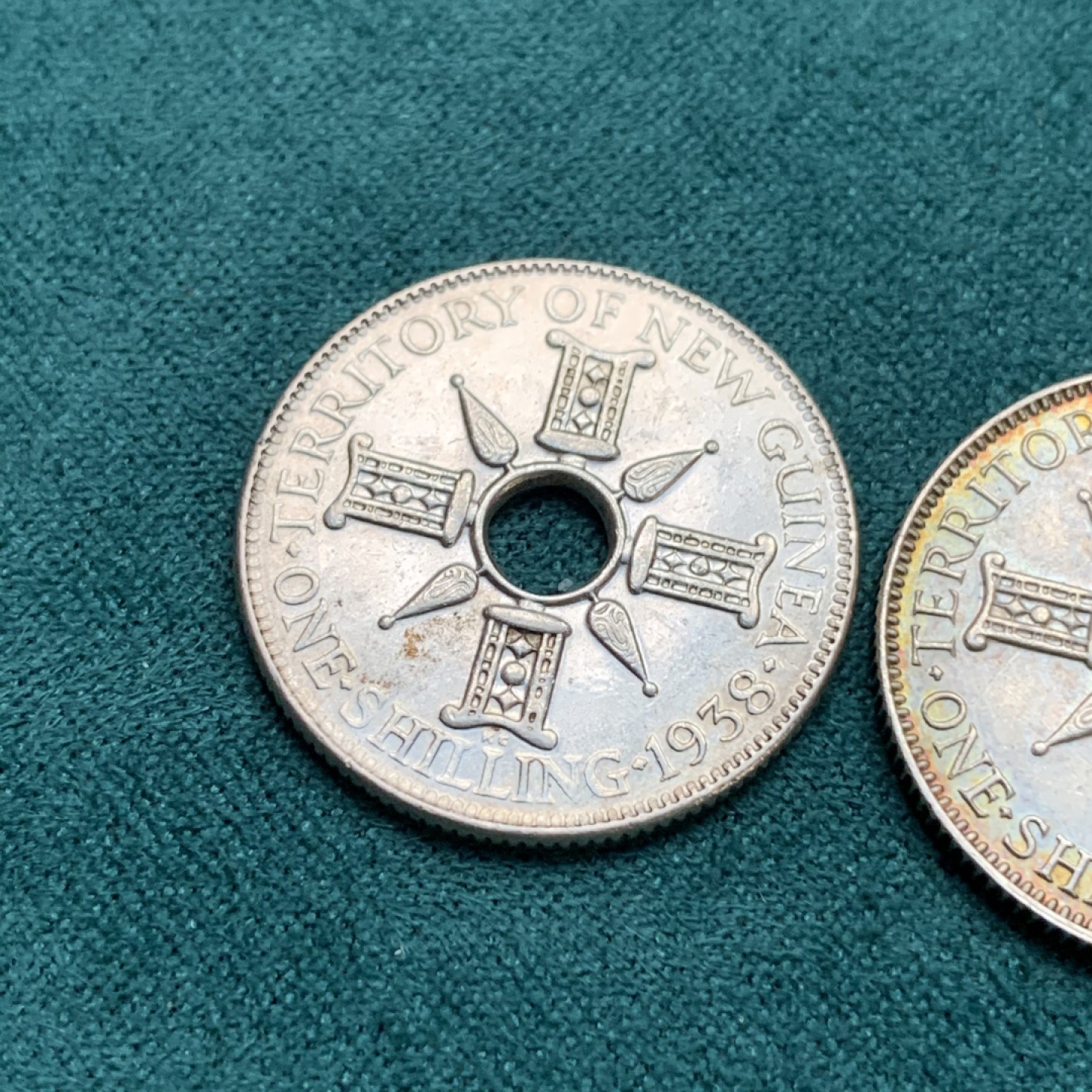 《竞宝斋》第167场-周日，周一，周四 3场 (全场包邮) 新几内亚1先令银币 2枚 分别是1936年（双面五彩）和1938（双面原光）