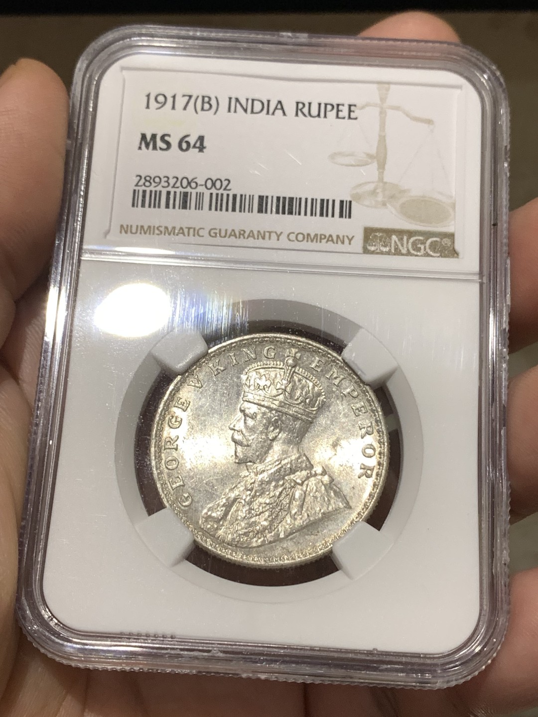 《竞宝斋》第167场-周日，周一，周四 3场 (全场包邮) NGC-MS64分，1917B版英属印度乔五1卢比银币，原光轻包浆，外拍大涨品种，更高分只有6枚