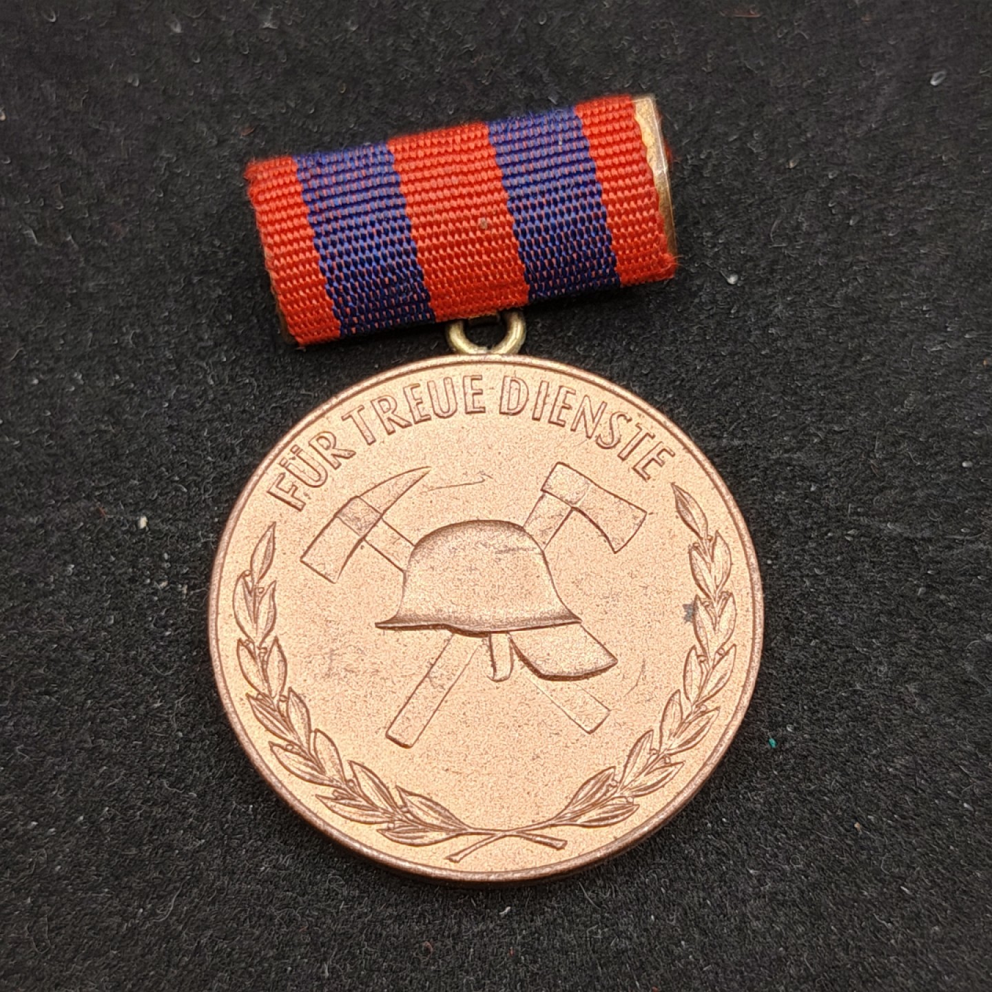 全场0元起拍 第59期 咸鱼国勋章拍卖专场 5月28日（周日）下午6：00开始 东德消防奖章