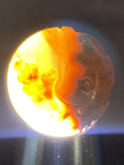 精美冰飘亚光战国红玛瑙手工俏色巧雕鲤鱼珠一个，寓意，富贵有鱼， 精美冰飘亚光战国红玛瑙手工俏色巧雕鲤鱼珠一个，寓意，富贵有鱼，