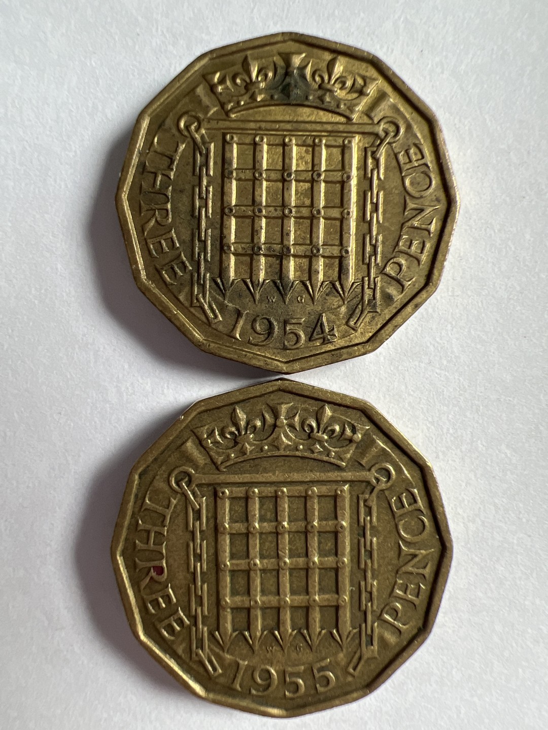 泡泡堂微拍第166幕硬币捡漏可累计专场👿👿，累计满二十元包邮，接受代拍业务 伊二三便士两枚