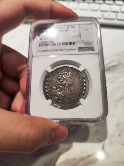 【希罗维】第3场：丝路钱币和工业革命时期金银币的碰撞 - NGC-MS61法国十八世纪 路易十五山羊盾 徽银制JETON五彩包浆 顶级品相