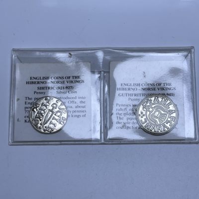 「铜匠收藏」【接受代拍 代送NGC评级 】散币 批发【41】场拍卖，期待您的参与 - 工艺品 维尔京古币两枚 白色金属材质 