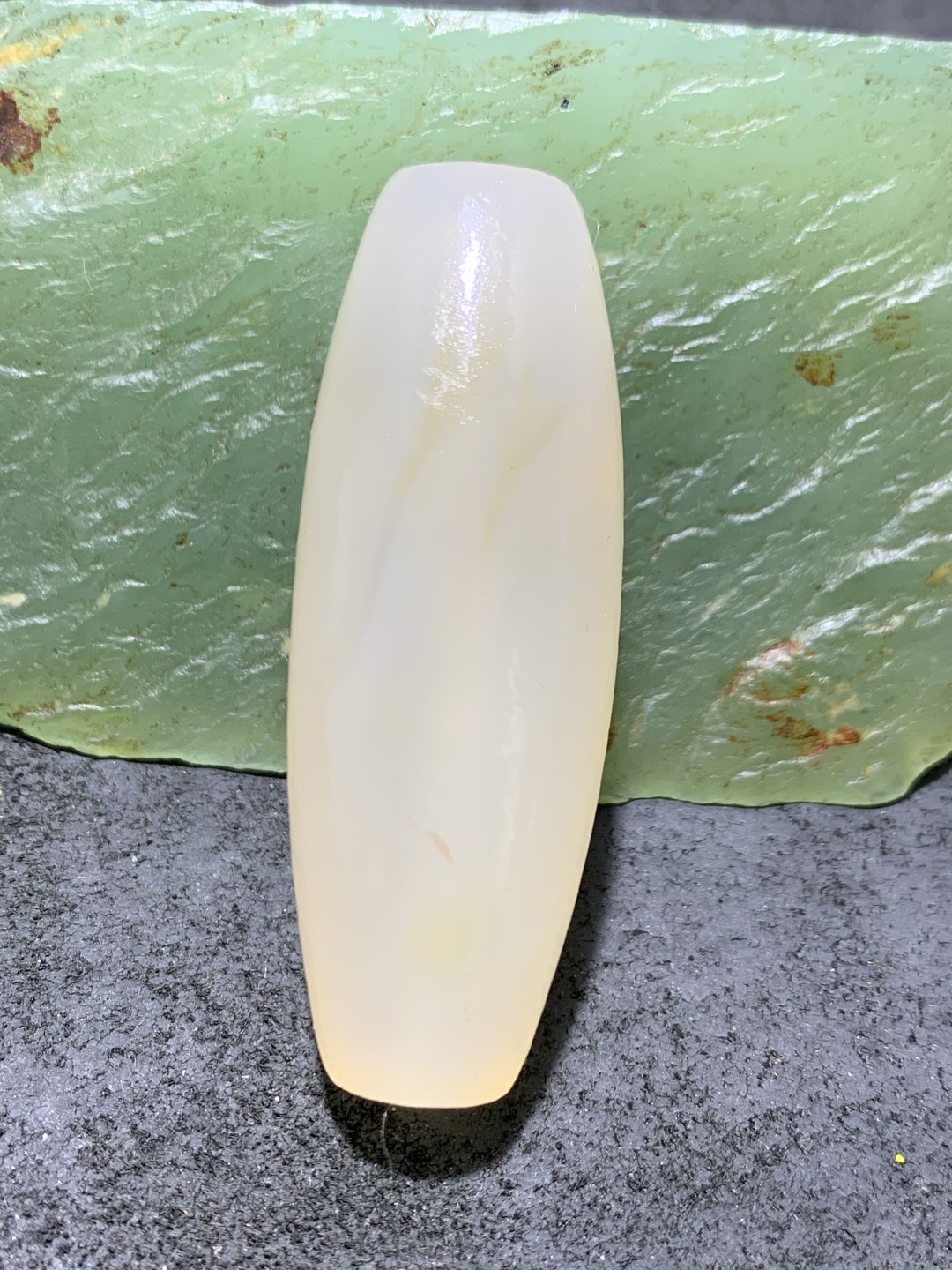 精美亚光高玉化海洋玉髓手工俏色巧雕锦鲤大桶珠一个！