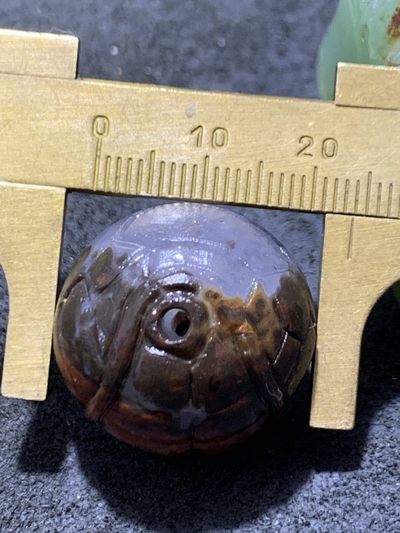 精美亚光冰飘战国红雕刻龟壳珠子一颗，寓意，富甲天下， 精美亚光冰飘战国红雕刻龟壳珠子一颗，寓意，富甲天下，