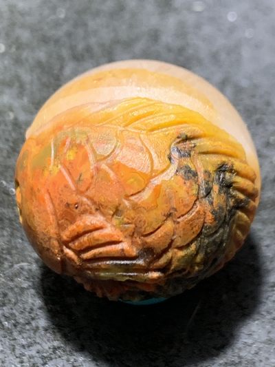 精美冰飘亚光战国红玛瑙手工俏色巧雕鲤鱼珠一个，寓意，富贵有鱼， 精美冰飘亚光战国红玛瑙手工俏色巧雕鲤鱼珠一个，寓意，富贵有鱼，