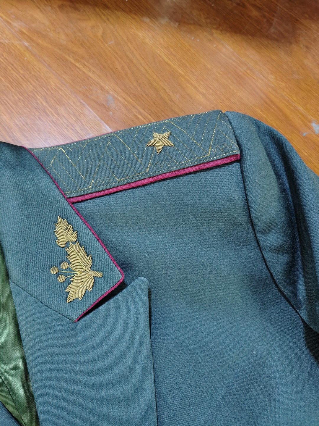 全场0元起拍 第59期 咸鱼国勋章拍卖专场 5月28日（周日）下午6：00开始 乌克兰95条例早期将官常服 胸围123 肩宽54 衣长81 袖长64