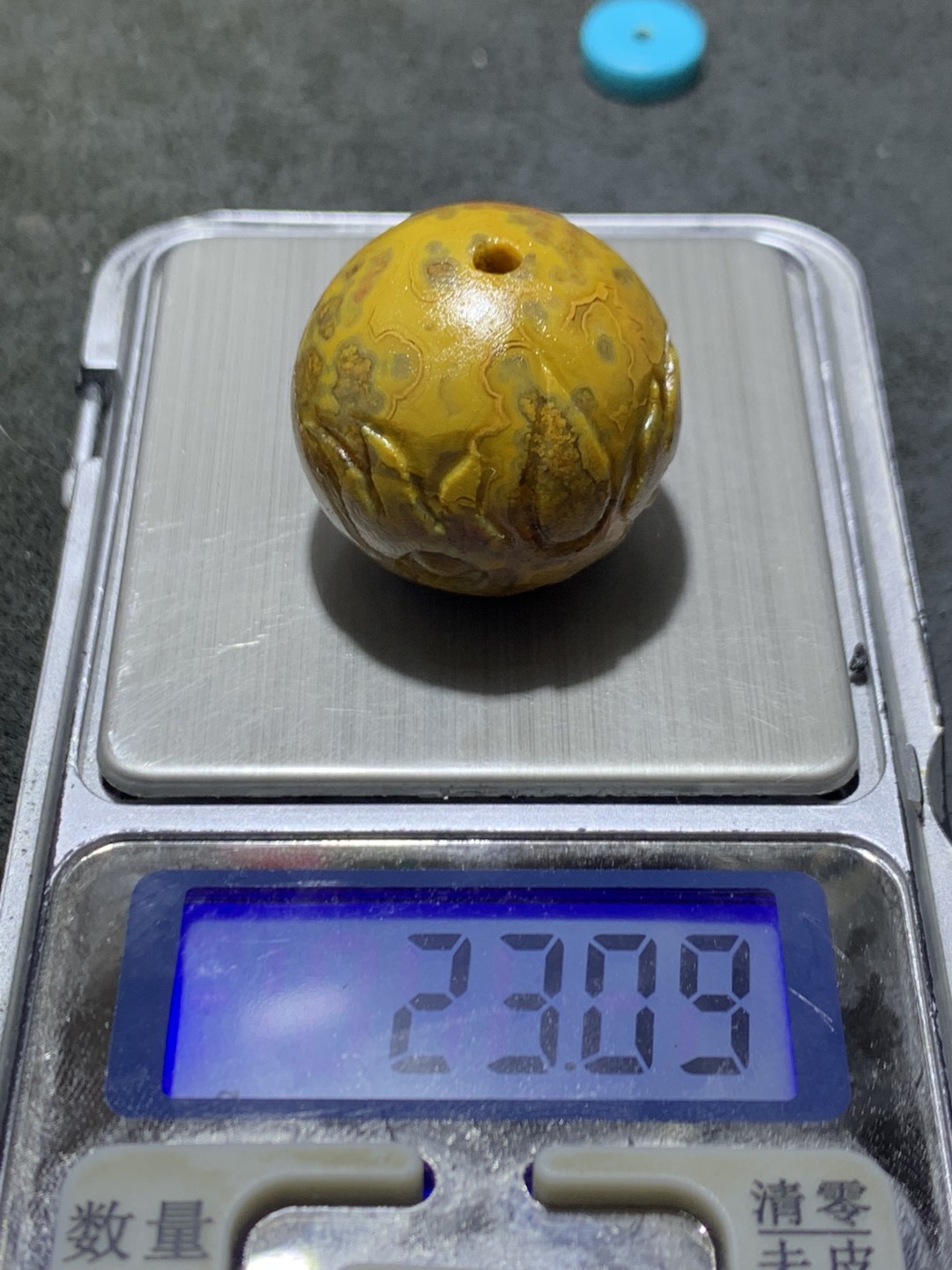精美草花纹战国红玛瑙亚光雕刻呆萌兽首圆珠一颗！