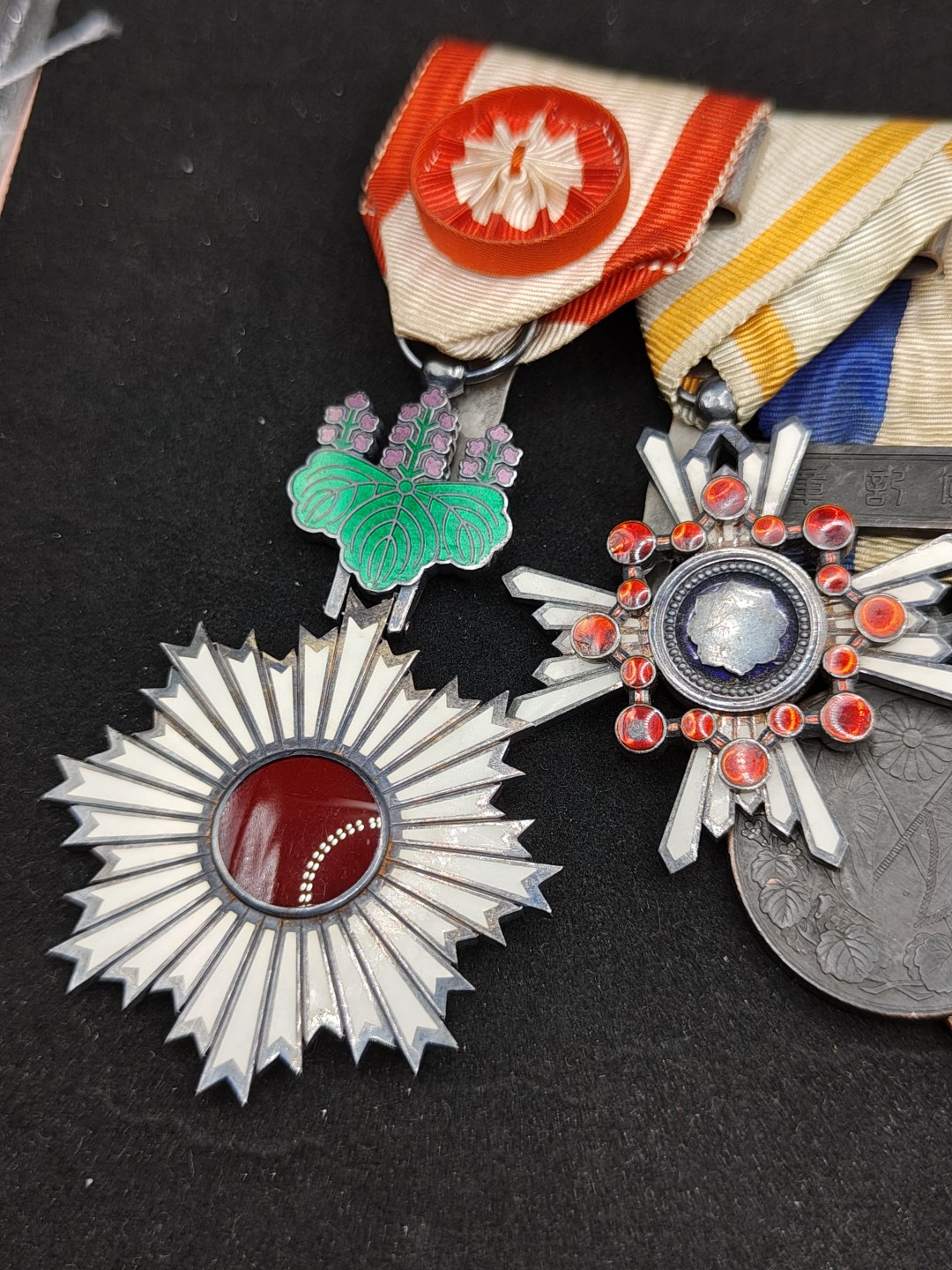 全场0元起拍 第59期 咸鱼国勋章拍卖专场 5月28日（周日）下午6：00开始 日本勋章八连挂