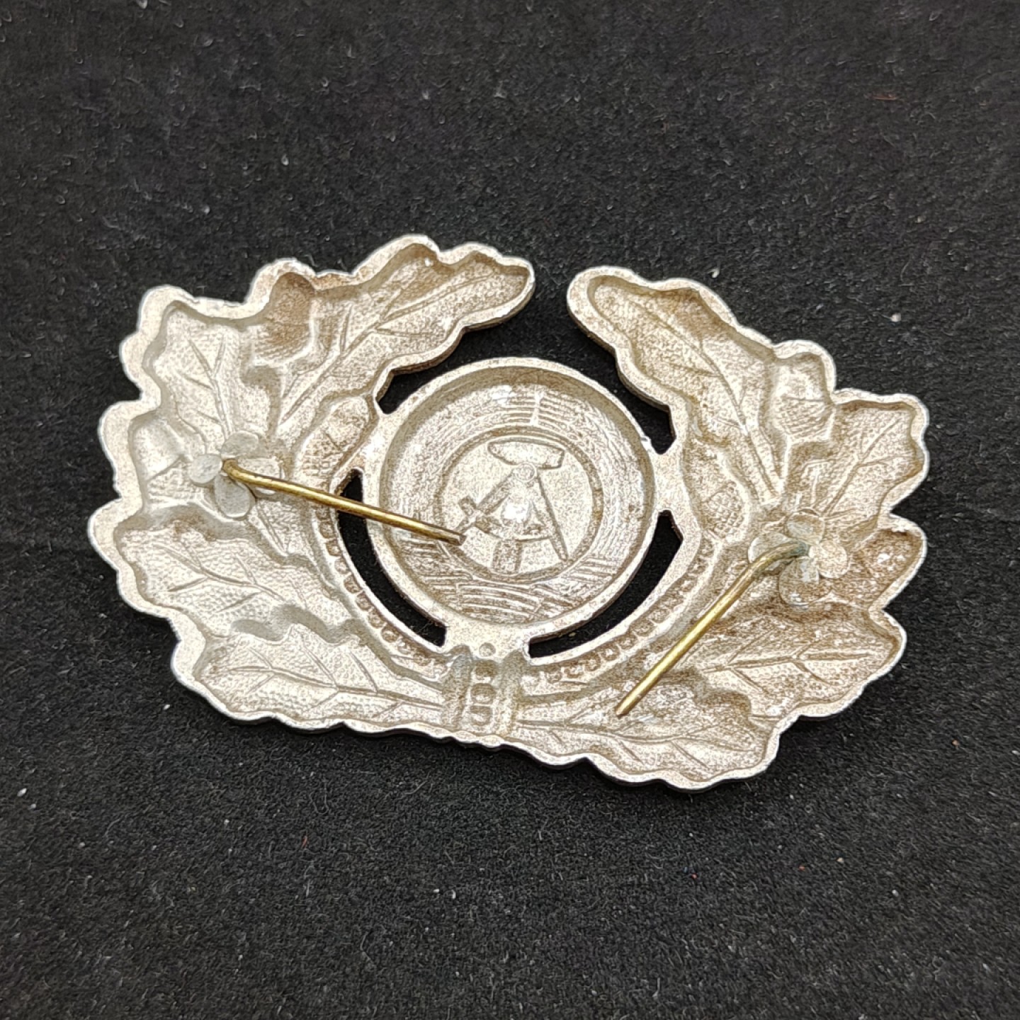 全场0元起拍 第59期 咸鱼国勋章拍卖专场 5月28日（周日）下午6：00开始 东德士官帽徽