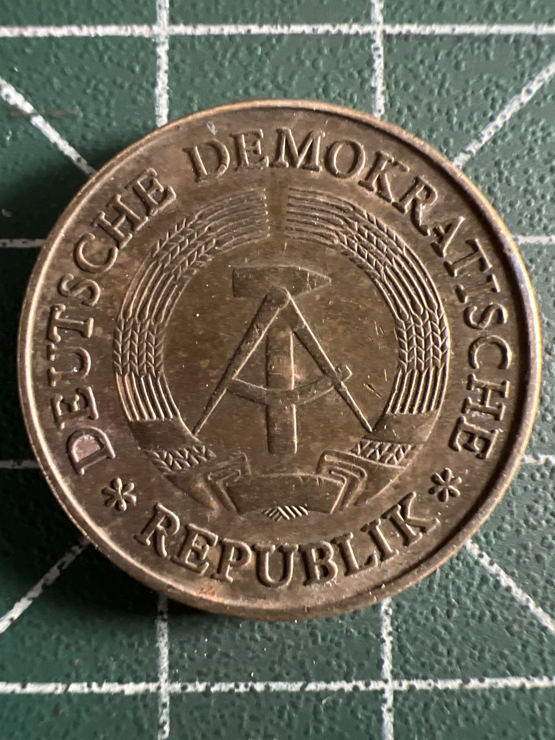 泡泡堂微拍第166幕硬币捡漏可累计专场👿👿，累计满二十元包邮，接受代拍业务 东德20芬尼