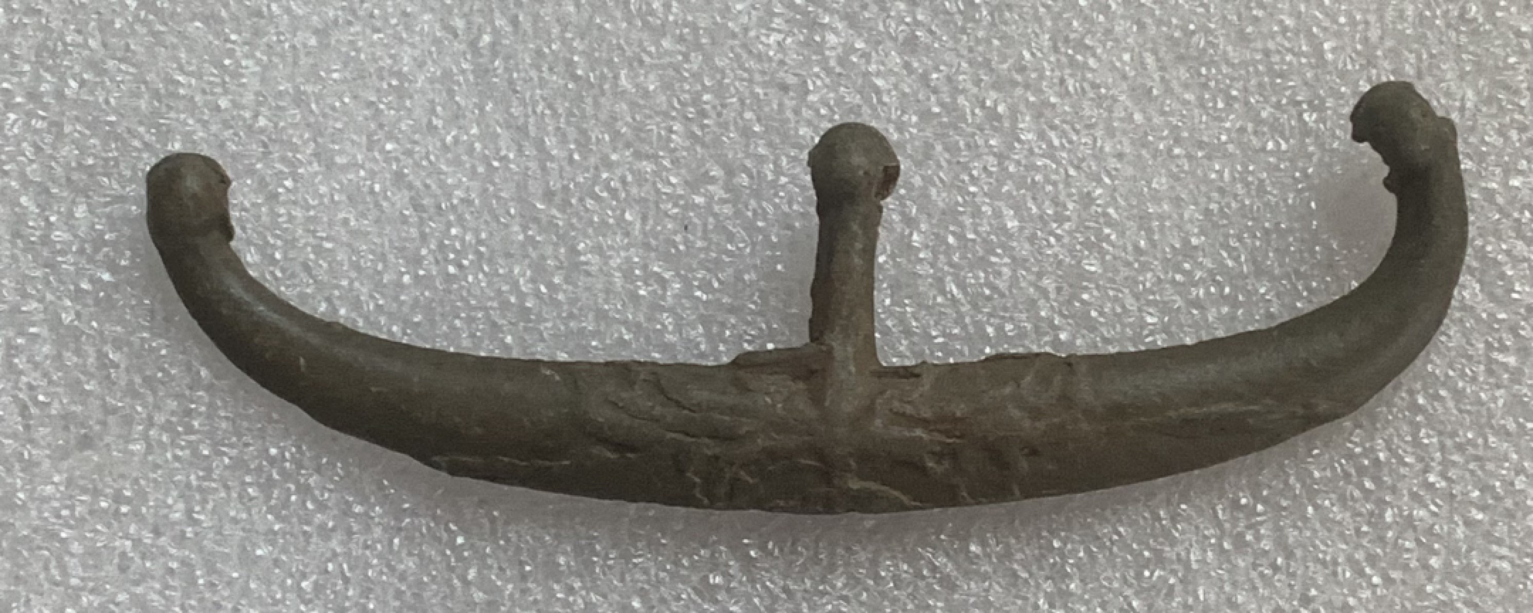 瓶子🏺第93期拍卖会  约800-1200年室利佛逝(三佛齐王国)巨港 船形锡锭（2）98毫米  34.14克