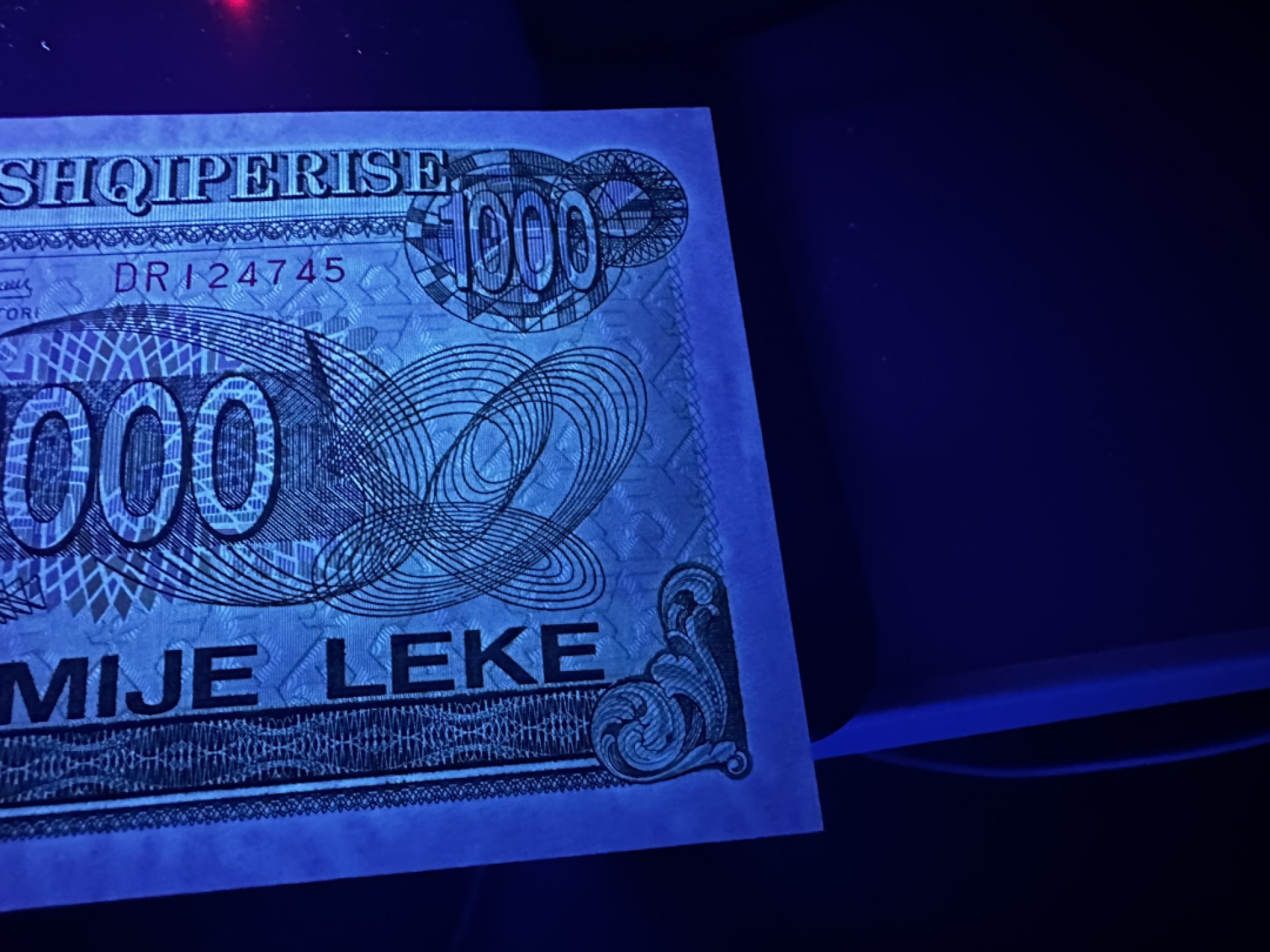 《外钞收藏家》第二百七十期（连拍第一场） 阿尔巴尼亚1000列克纸币 1992年 全新 少量潮