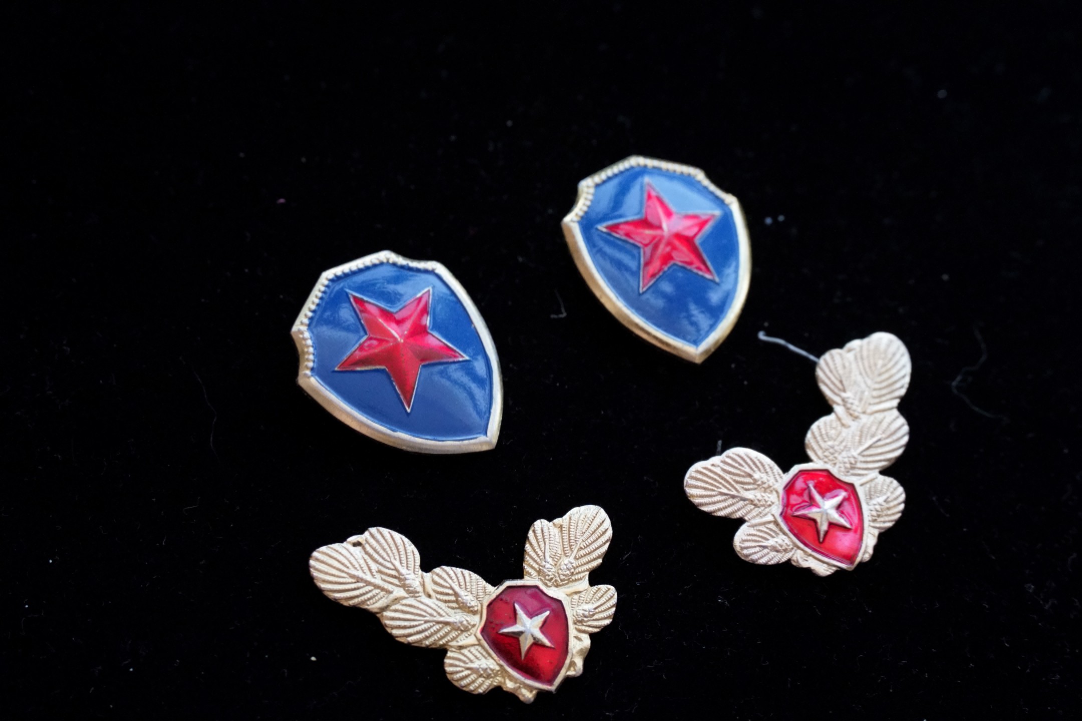 全场0起0押金！大陆勋赏俱乐部第三期拍卖 退役1989款民警配饰一组