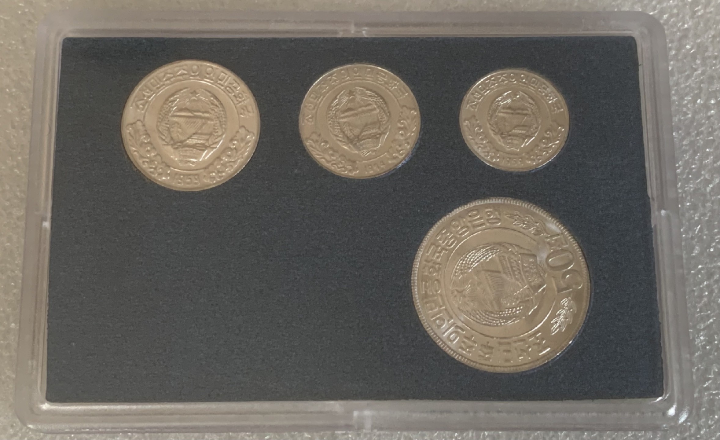 瓶子🏺第93期拍卖会  朝鲜第一版硬币5枚一套 全新UNC铝币 1-5-10-50钱-1元  原盒  蓝色原盒稀少