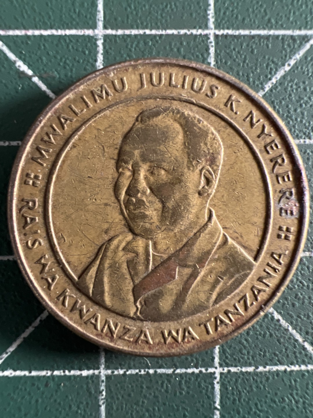 泡泡堂微拍第166幕硬币捡漏可累计专场👿👿，累计满二十元包邮，接受代拍业务 坦桑尼亚100先令