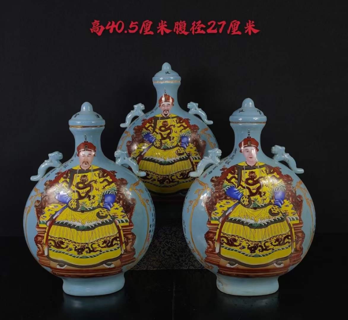 大清国乾隆皇帝万寿节御赐，贡酒恩施百官福泽万民！臣唐英奉旨督办！康熙，雍正，乾隆皇帝双耳花瓶式贡酒！一瓶酒重11.6斤！ 大清国乾隆皇帝万寿节御赐，贡酒恩施百官福泽万民！臣唐英奉旨督办！康熙，雍正，乾隆皇帝双耳花瓶式贡酒！一瓶酒重11.6斤！