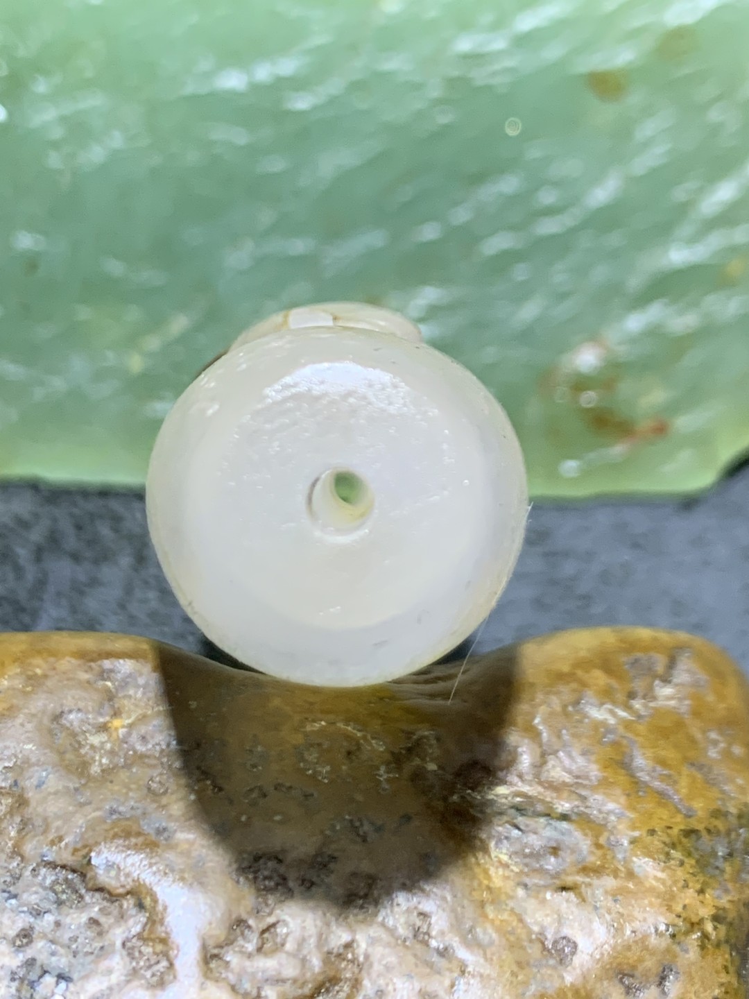 精美亚光高玉化海洋玉髓手工俏色巧雕兔飞猛进大桶珠一个！