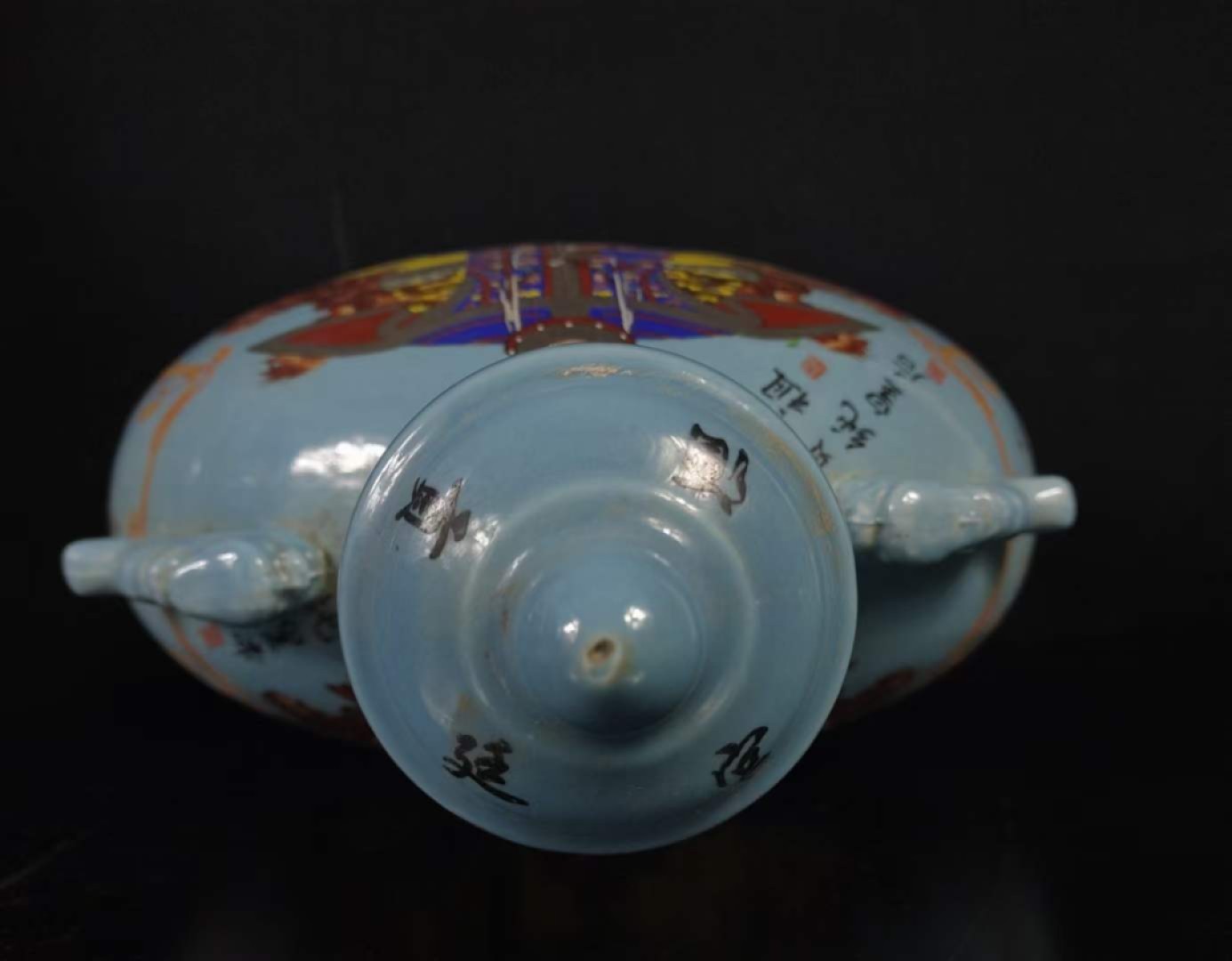 大清国乾隆皇帝万寿节御赐，贡酒恩施百官福泽万民！臣唐英奉旨督办！康熙，雍正，乾隆皇帝双耳花瓶式贡酒！一瓶酒重11.6斤！ 大清国乾隆皇帝万寿节御赐，贡酒恩施百官福泽万民！臣唐英奉旨督办！康熙，雍正，乾隆皇帝双耳花瓶式贡酒！一瓶酒重11.6斤！