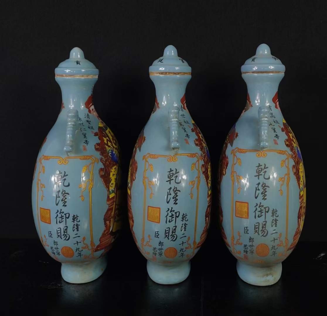 大清国乾隆皇帝万寿节御赐，贡酒恩施百官福泽万民！臣唐英奉旨督办！康熙，雍正，乾隆皇帝双耳花瓶式贡酒！一瓶酒重11.6斤！ 大清国乾隆皇帝万寿节御赐，贡酒恩施百官福泽万民！臣唐英奉旨督办！康熙，雍正，乾隆皇帝双耳花瓶式贡酒！一瓶酒重11.6斤！