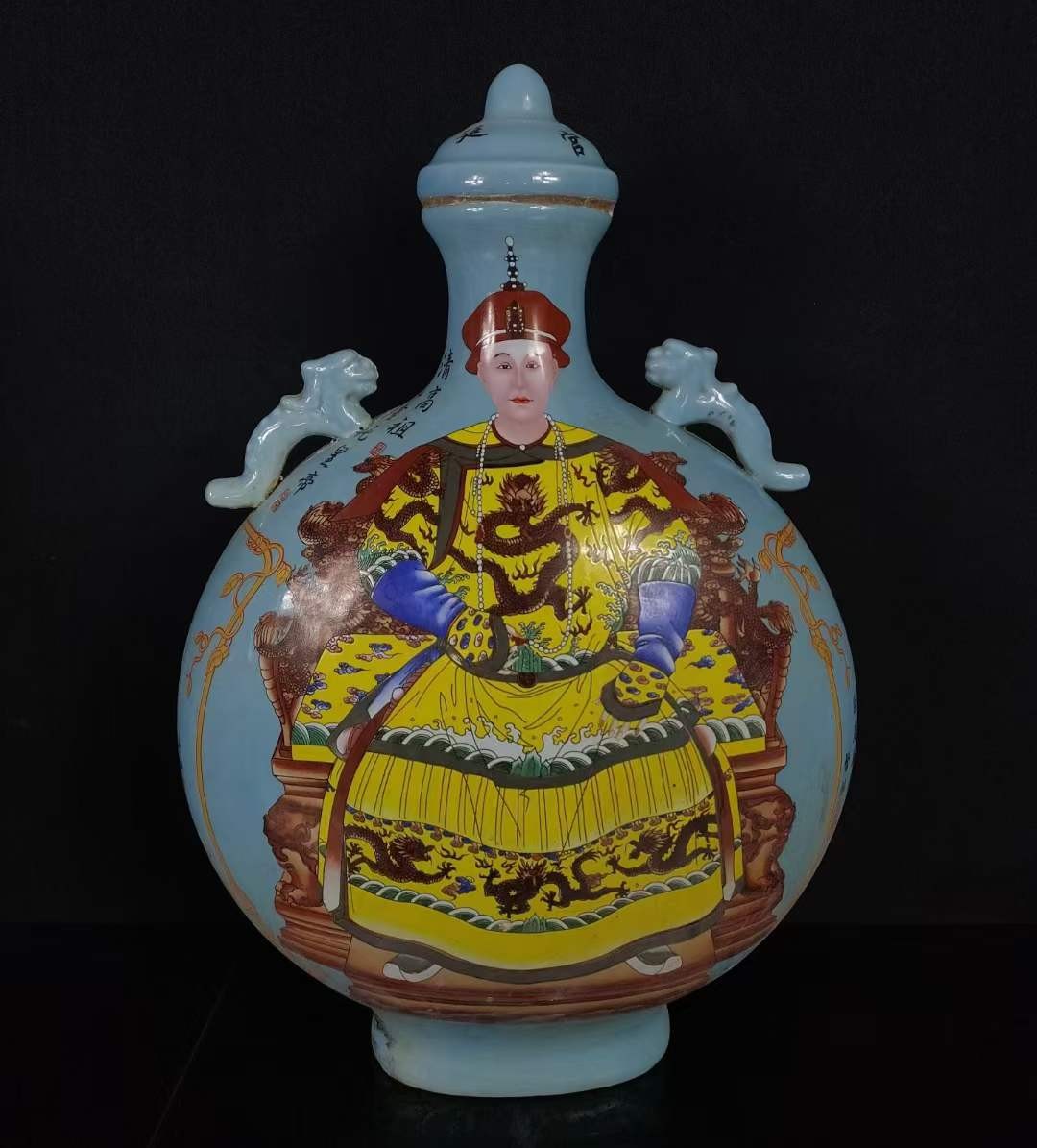 大清国乾隆皇帝万寿节御赐，贡酒恩施百官福泽万民！臣唐英奉旨督办！康熙，雍正，乾隆皇帝双耳花瓶式贡酒！一瓶酒重11.6斤！ 大清国乾隆皇帝万寿节御赐，贡酒恩施百官福泽万民！臣唐英奉旨督办！康熙，雍正，乾隆皇帝双耳花瓶式贡酒！一瓶酒重11.6斤！