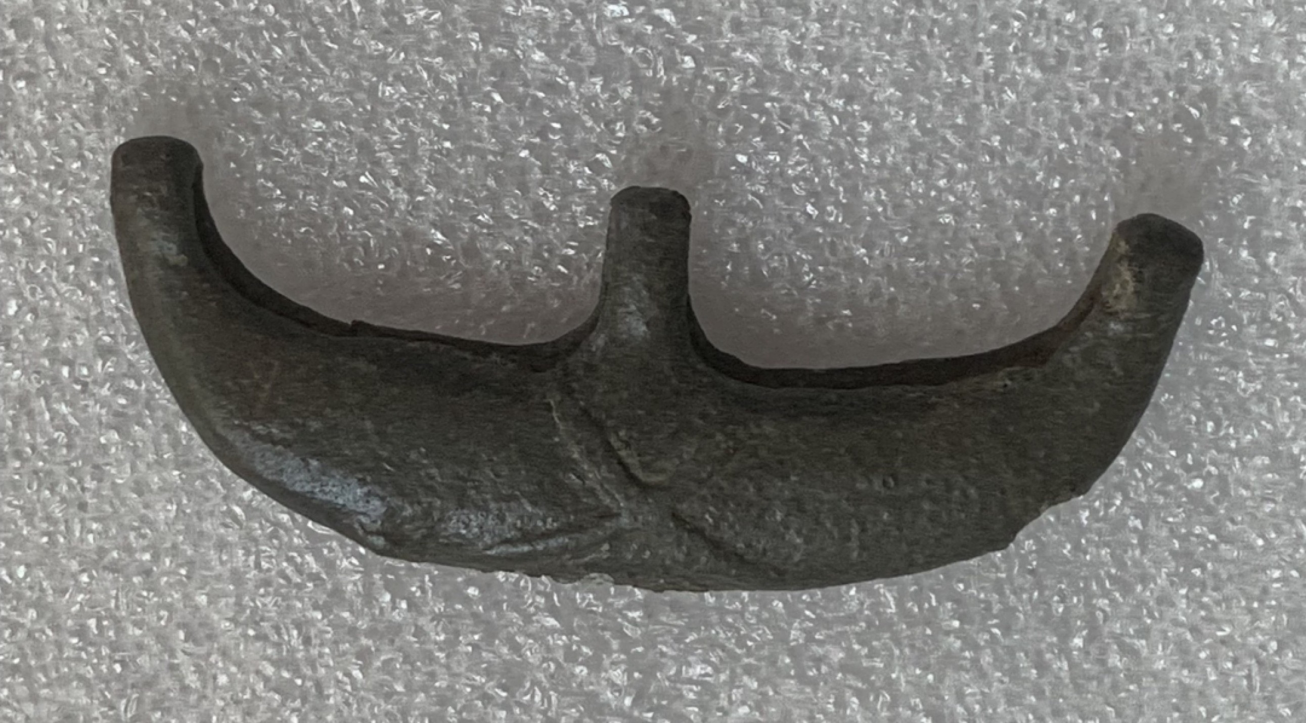 瓶子🏺第93期拍卖会  约800-1200年室利佛逝(三佛齐王国)巨港  船形锡锭（1）60毫米  23.15克