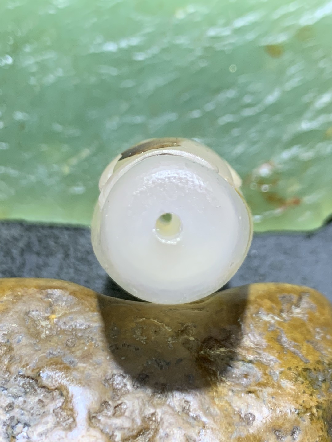 精美亚光高玉化海洋玉髓手工俏色巧雕兔飞猛进大桶珠一个！