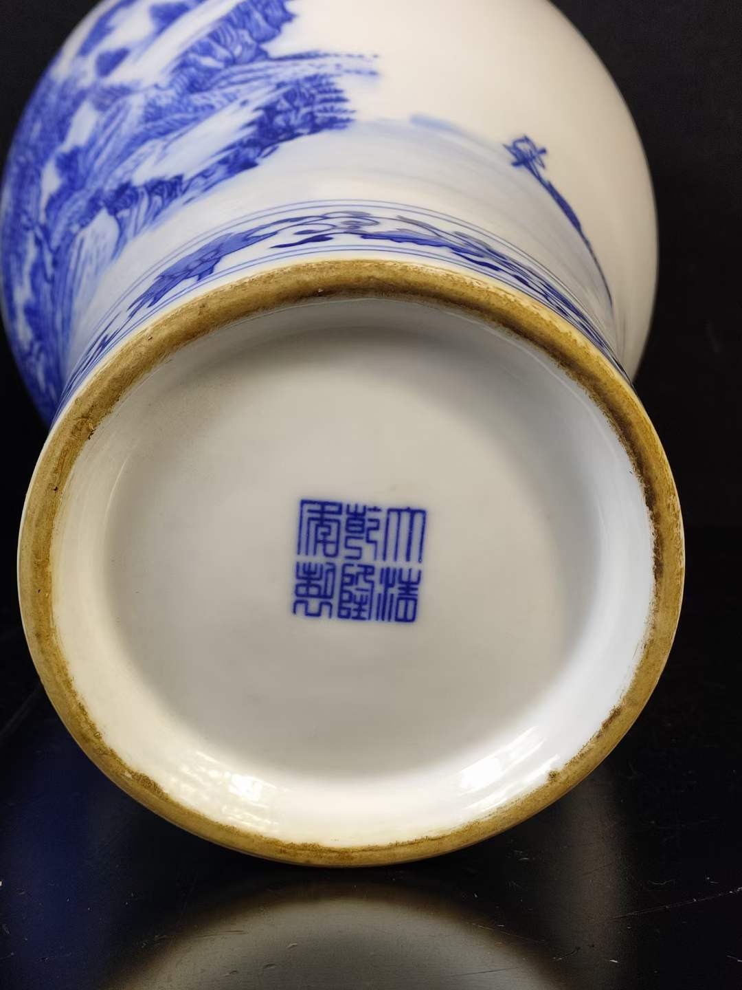 大清乾隆年制，青花山水薄胎梅瓶一对