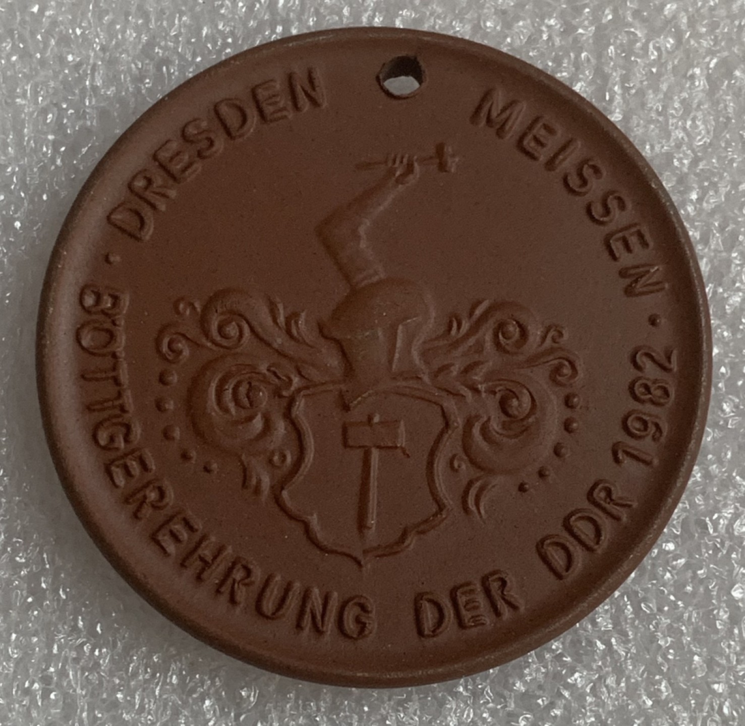 瓶子🏺第93期拍卖会  1982年梅森瓷章  40毫米  14.1克