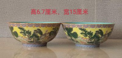 大清乾隆年制，珐琅彩描金黄地鹿纹碗一对，画功精细，釉色均匀 - 大清乾隆年制，珐琅彩描金黄地鹿纹碗一对，画功精细，釉色均匀