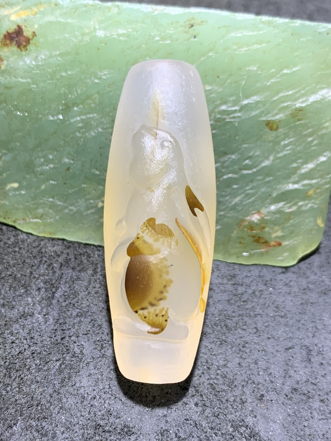 精美亚光高玉化海洋玉髓手工俏色巧雕兔飞猛进大桶珠一个！