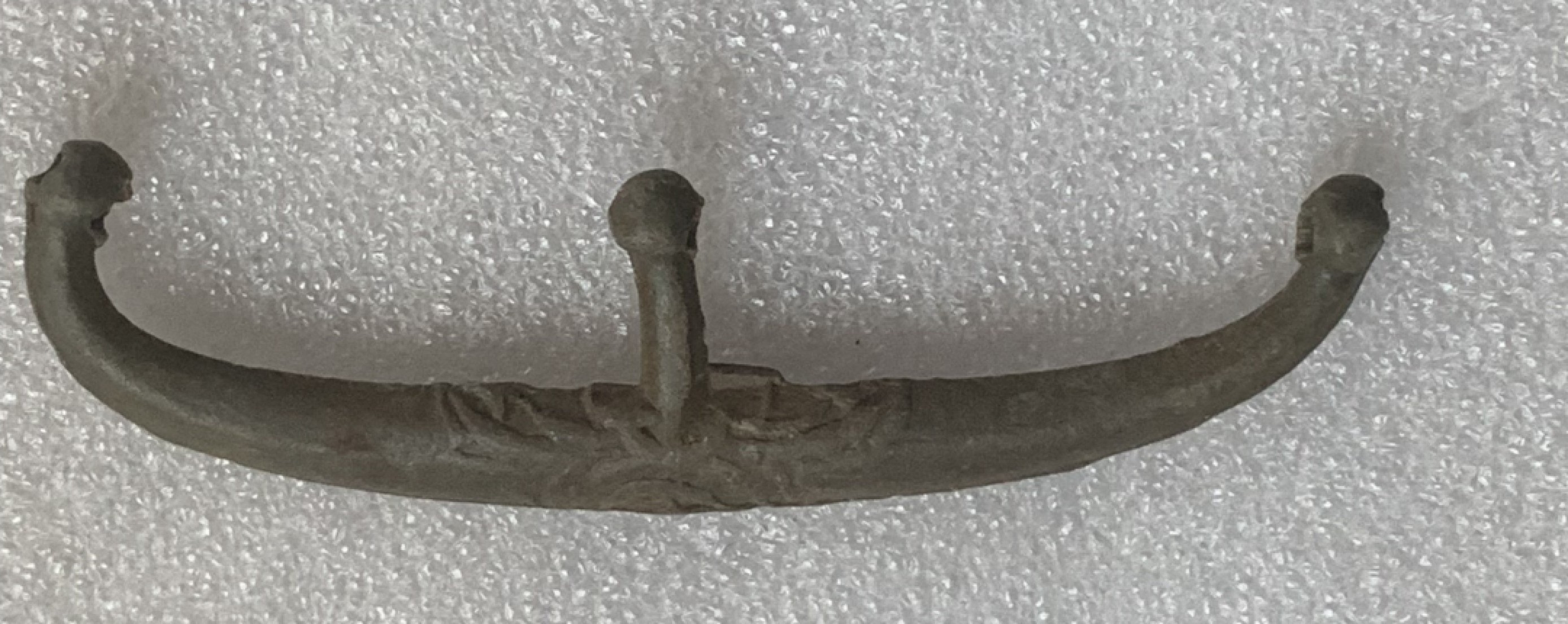 瓶子🏺第93期拍卖会  约800-1200年室利佛逝(三佛齐王国)巨港 船形锡锭（2）98毫米  34.14克