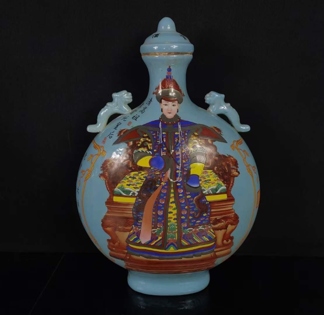 大清国乾隆皇帝万寿节御赐，贡酒恩施百官福泽万民！臣唐英奉旨督办！康熙，雍正，乾隆皇帝双耳花瓶式贡酒！一瓶酒重11.6斤！ 大清国乾隆皇帝万寿节御赐，贡酒恩施百官福泽万民！臣唐英奉旨督办！康熙，雍正，乾隆皇帝双耳花瓶式贡酒！一瓶酒重11.6斤！