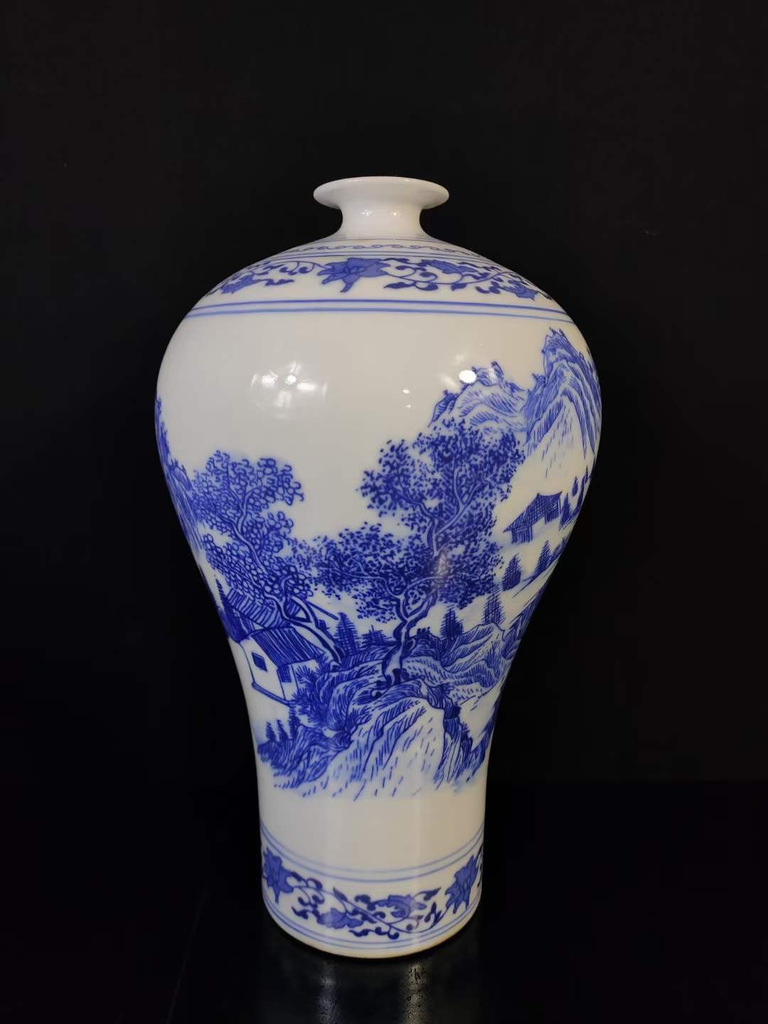 大清乾隆年制，青花山水薄胎梅瓶一对- 亚太艺术品- 亚太艺术品- 麦稀奇