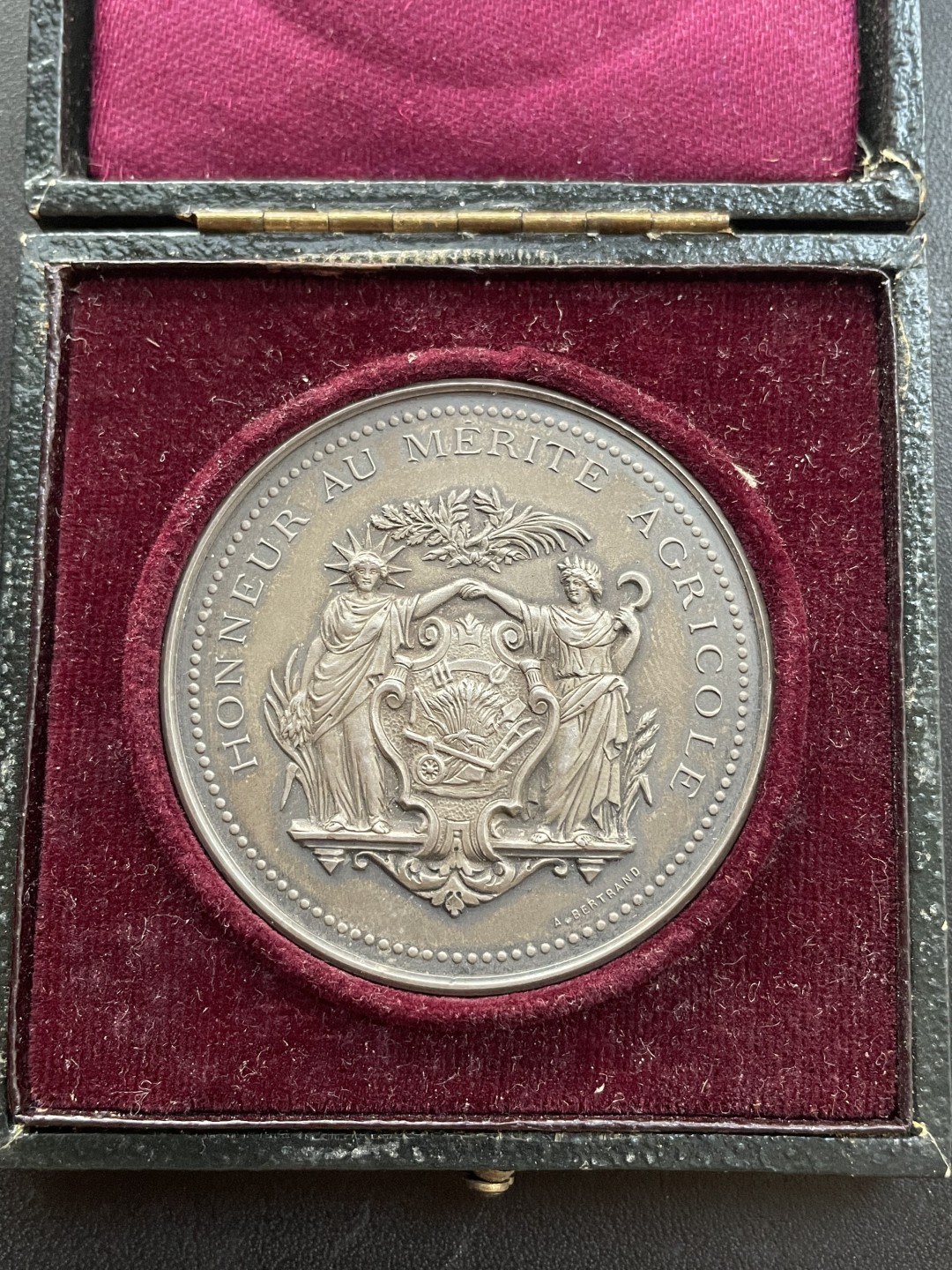 欧洲章牌-拍卖第23场 A.Bertrand～法国农业原盒银奖章