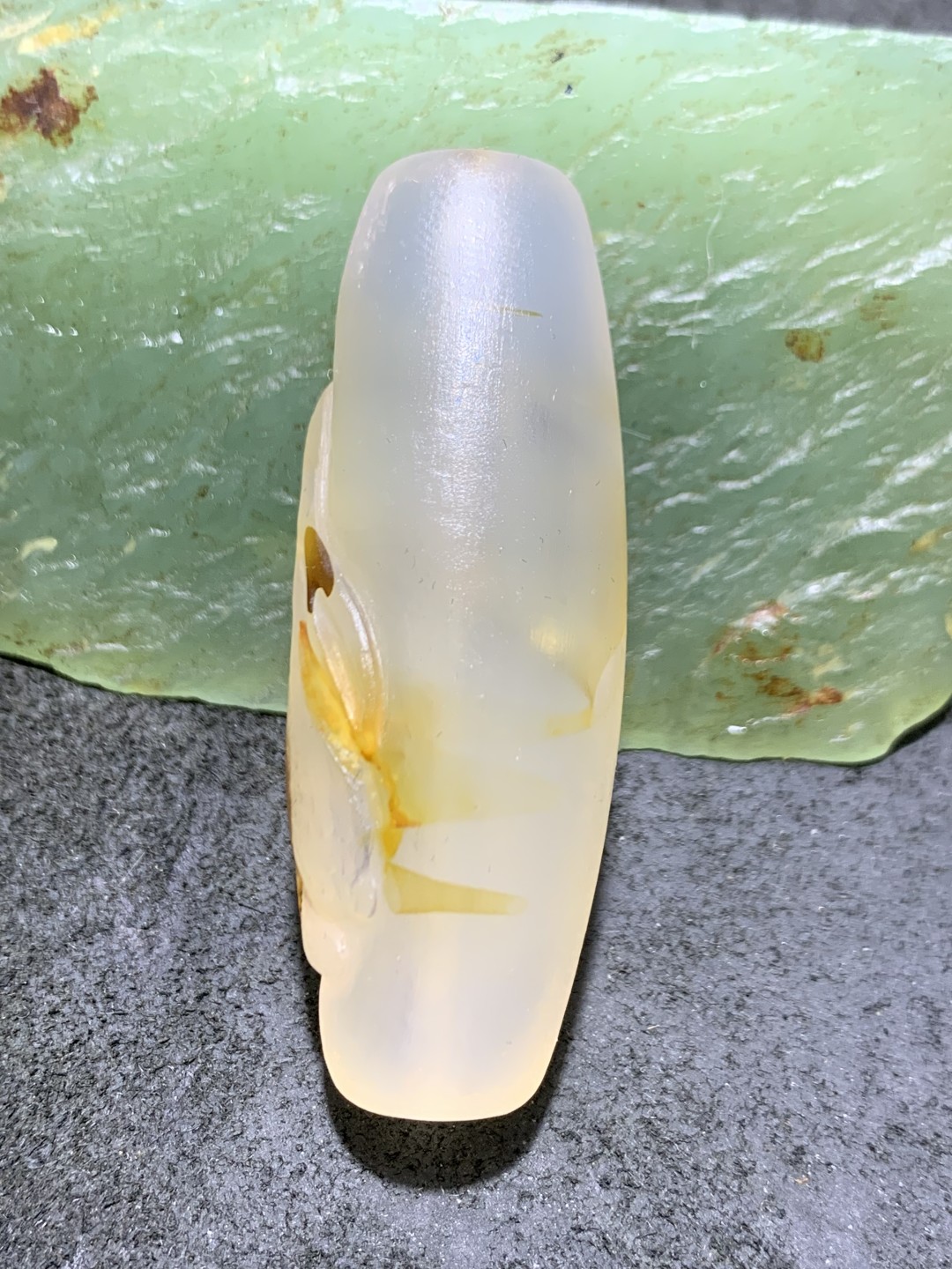 精美亚光高玉化海洋玉髓手工俏色巧雕兔飞猛进大桶珠一个！