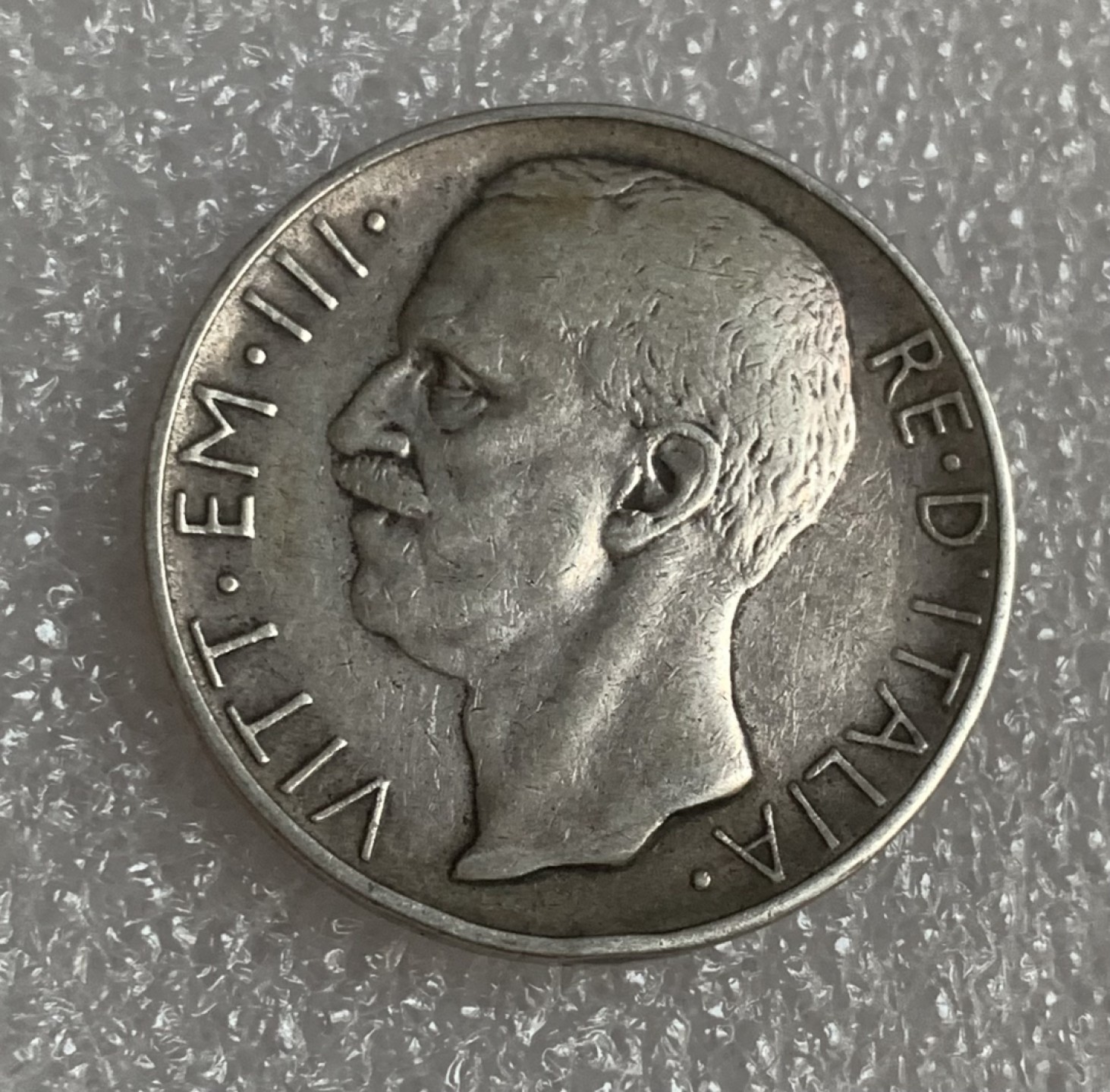 瓶子🏺第93期拍卖会  意大利1927年马车10里拉银币  伊曼纽尔三世