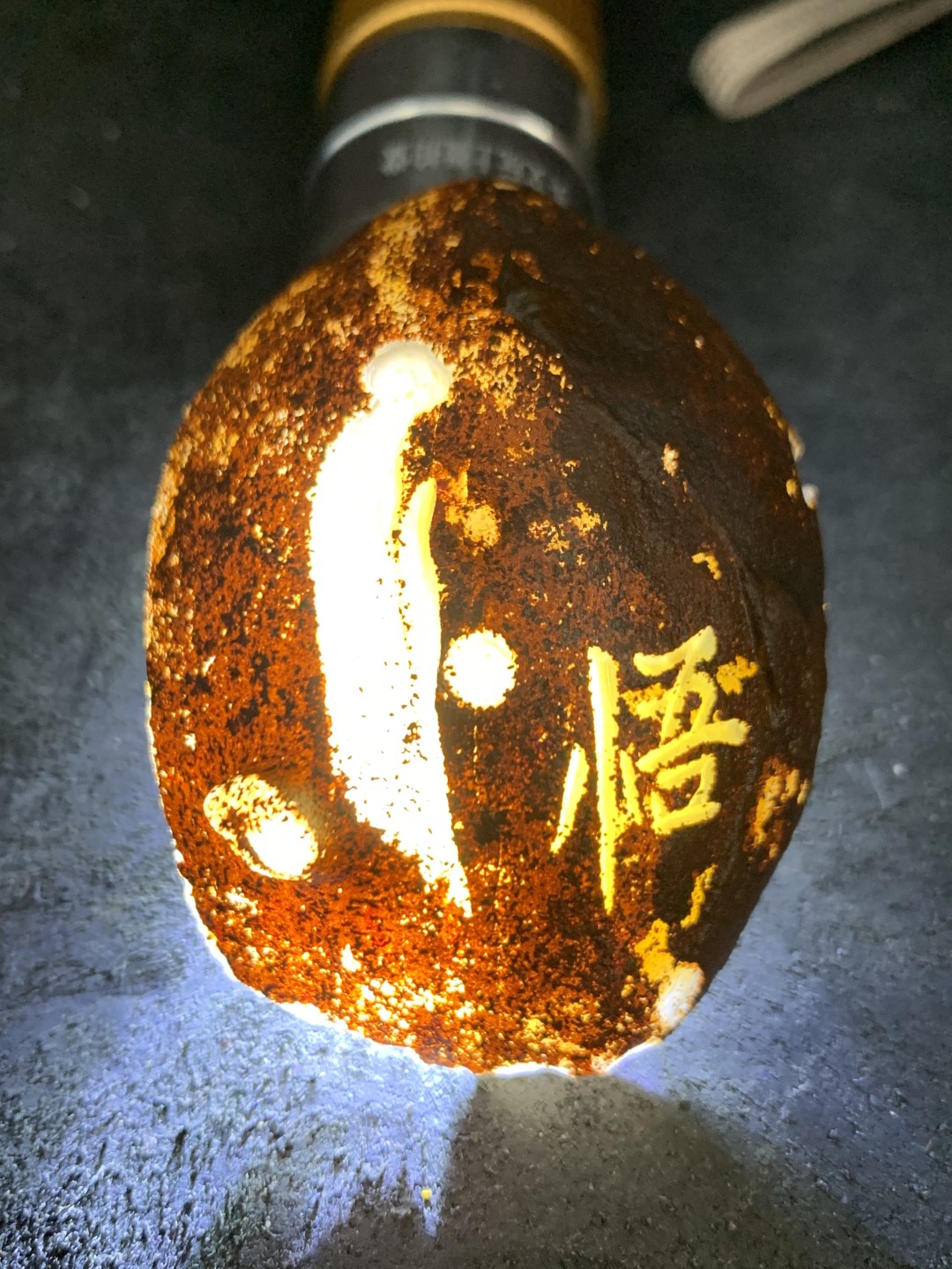 精美原皮高玉化冻料蒙料战国红玛瑙手工影雕工艺参禅悟道吊坠（把件）一个，