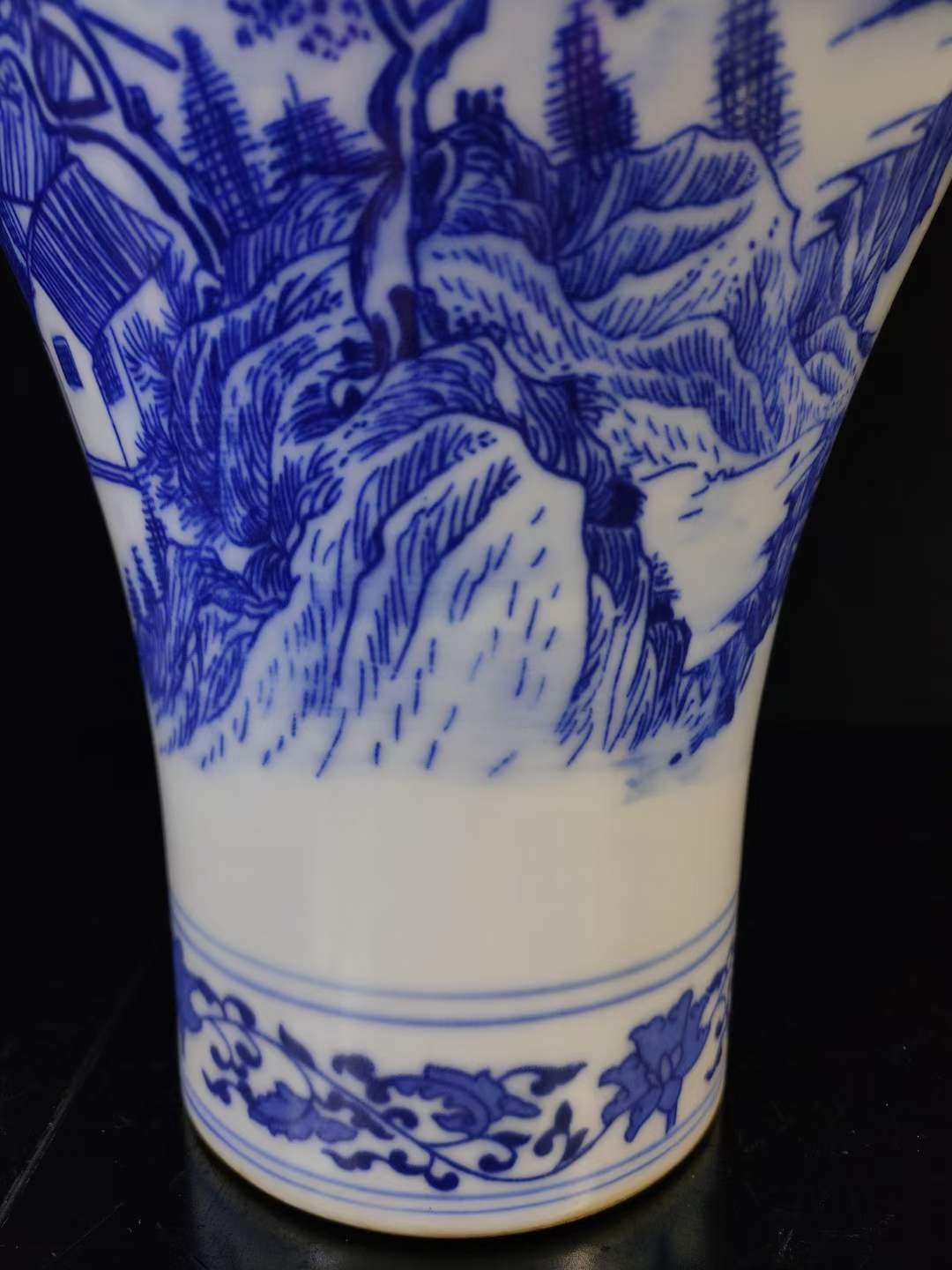 大清乾隆年制，青花山水薄胎梅瓶一对