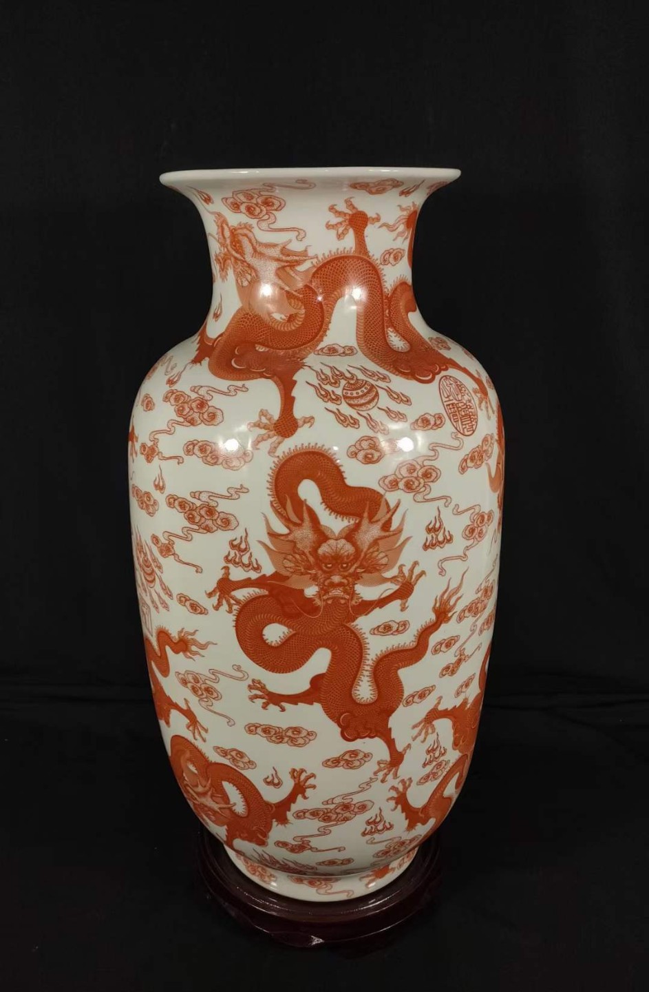 大清乾隆年制，霁红釉九龙戏珠大花瓶一个- 亚太艺术品- 亚太艺术品- 麦稀奇